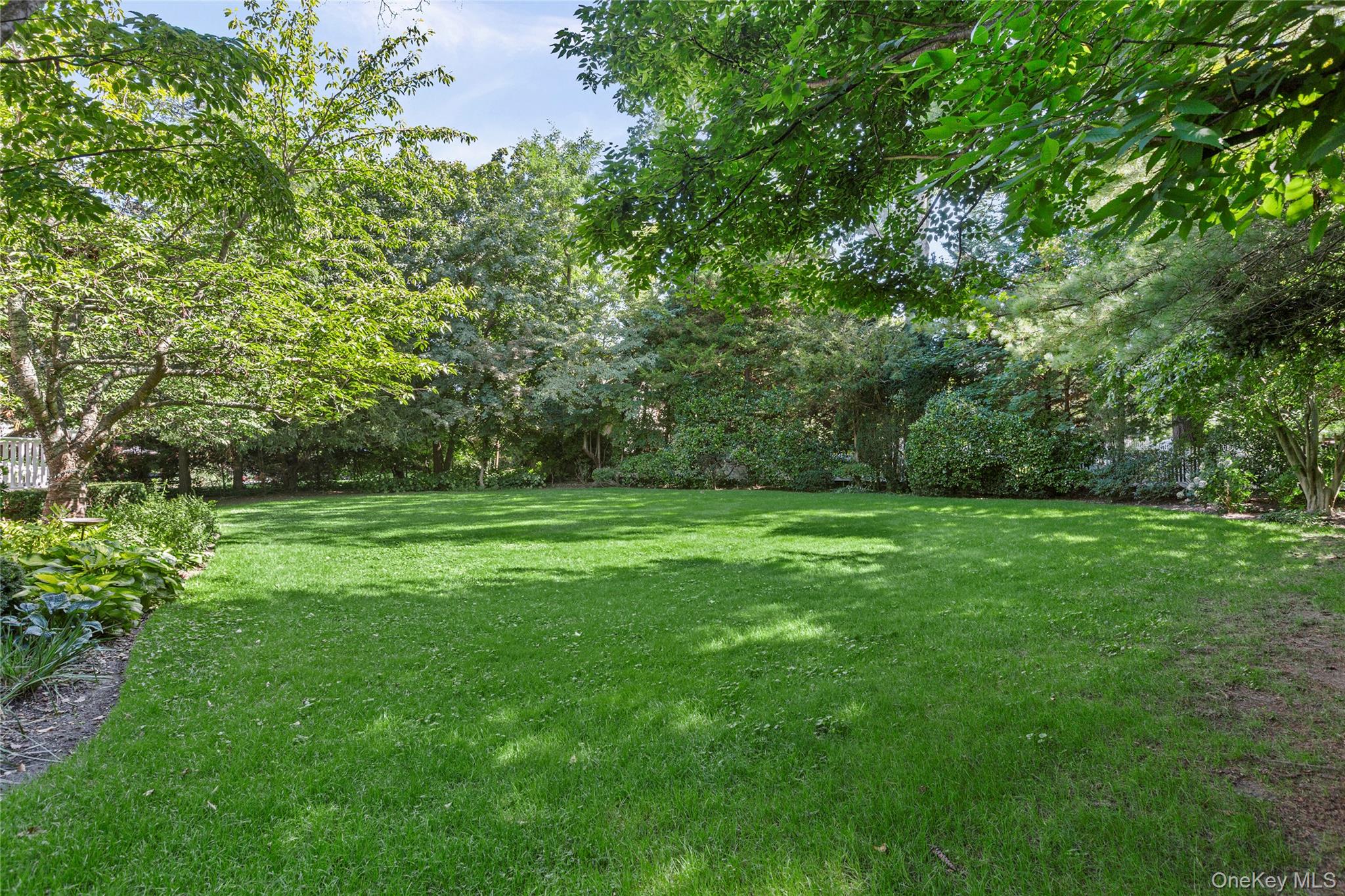 16 Middle Drive Property Photo 6