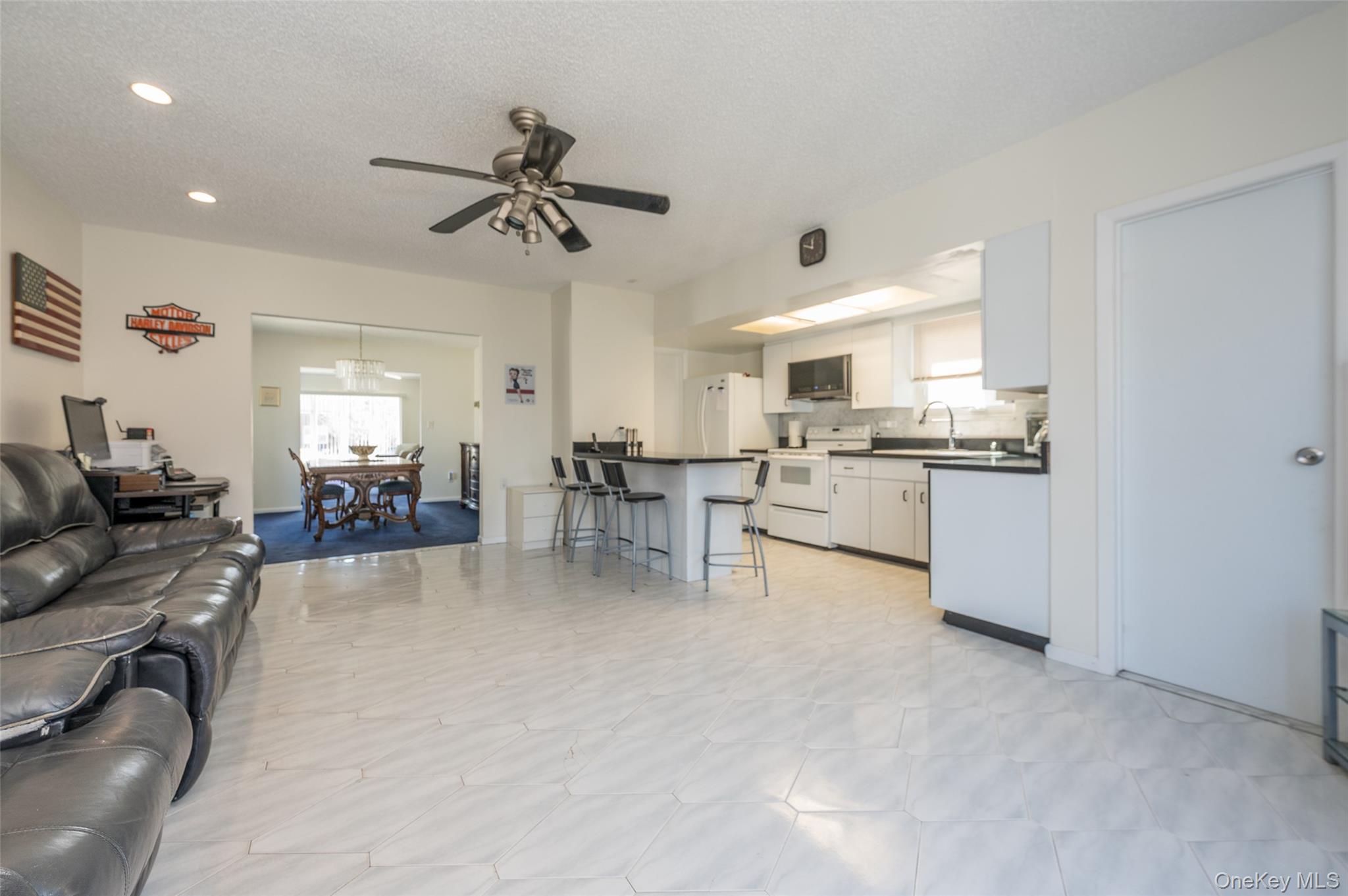 3124 Ralph Avenue Property Photo 4