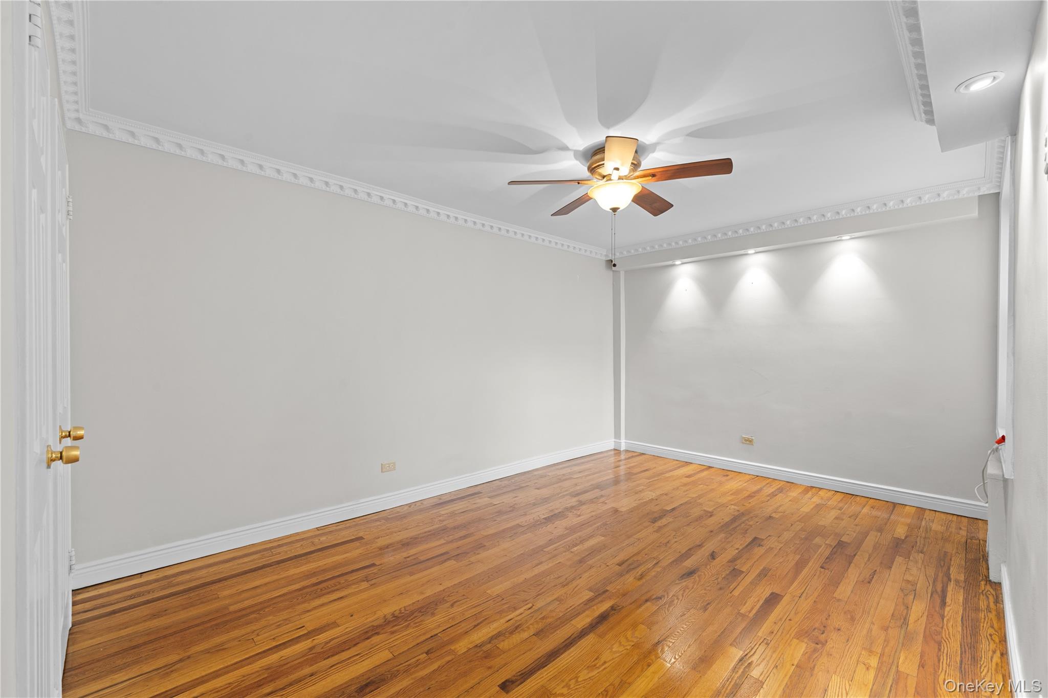 67-30 Clyde Street 5b Property Photo 3