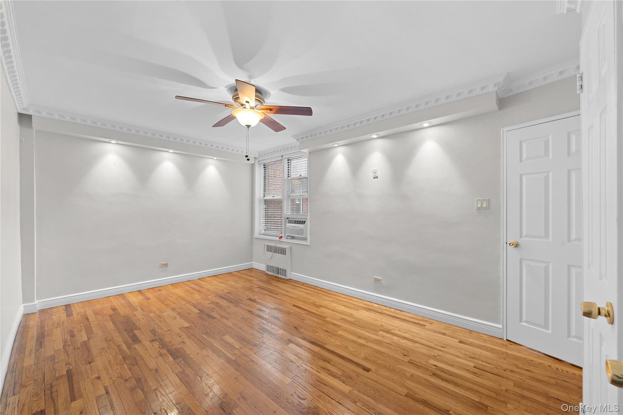 67-30 Clyde Street 5b Property Photo 4