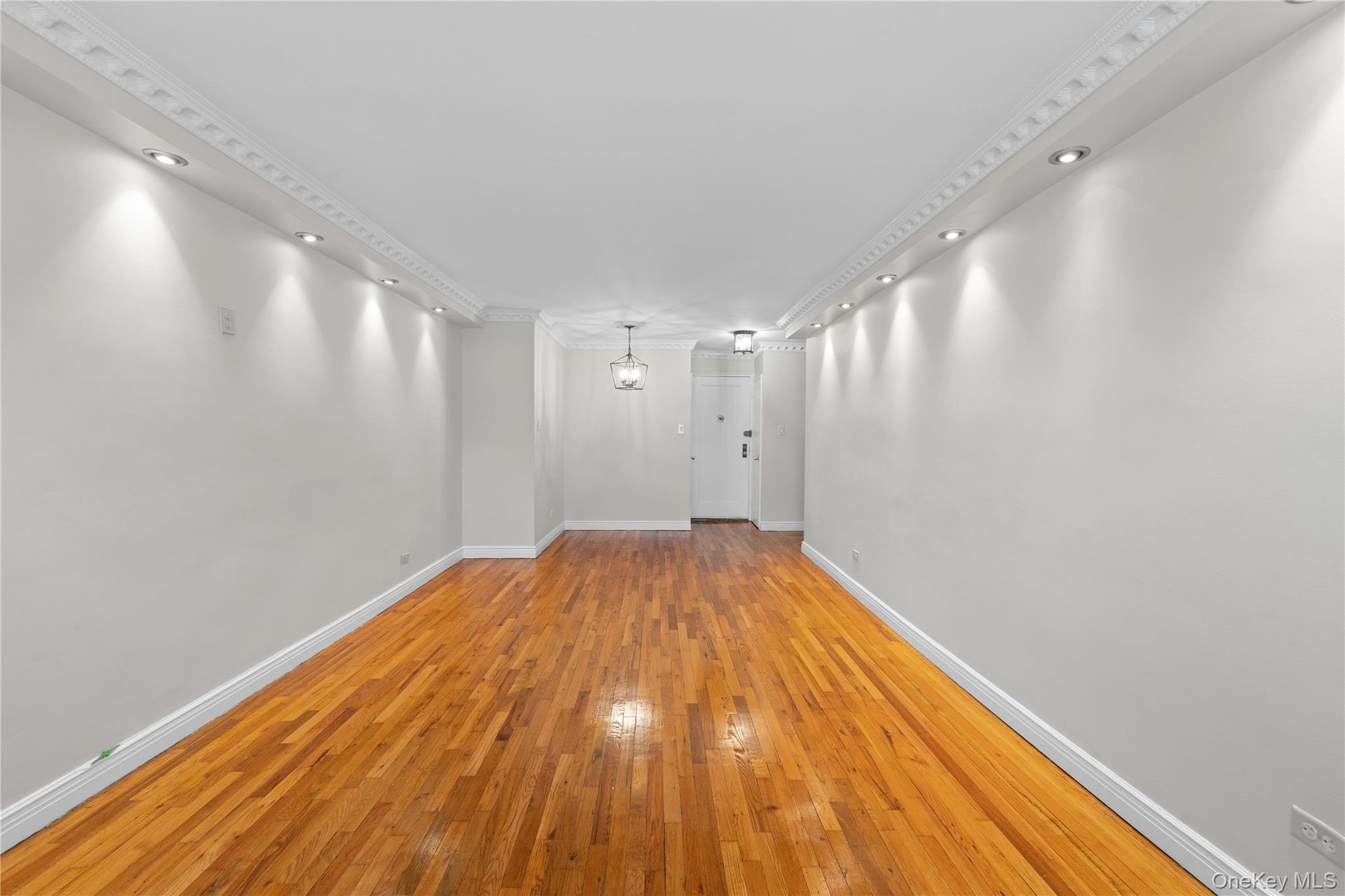 67-30 Clyde Street 5b Property Photo 10