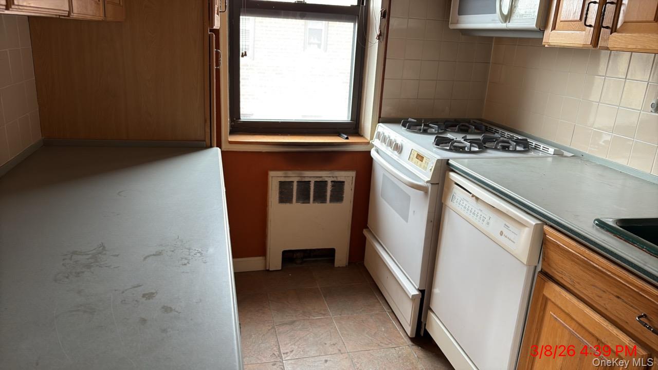 640 Pelham Road 6f Property Photo 4