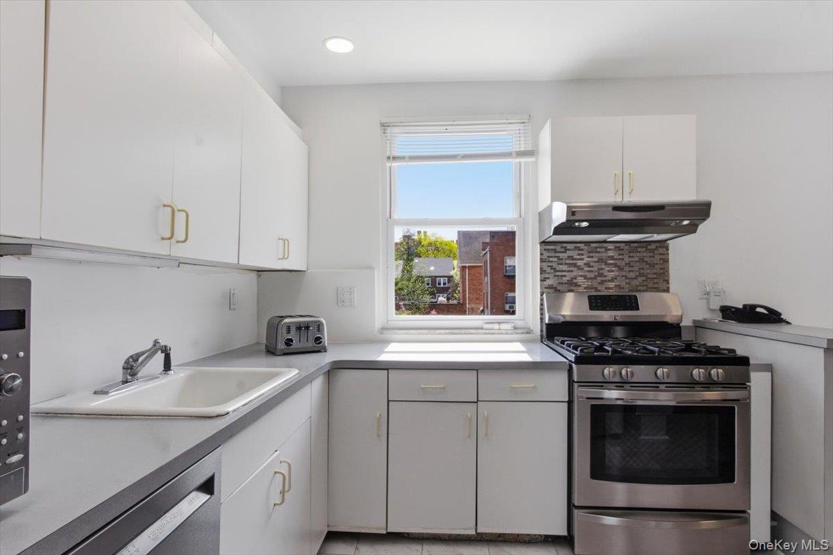 228 W 260th Street Property Photo 6