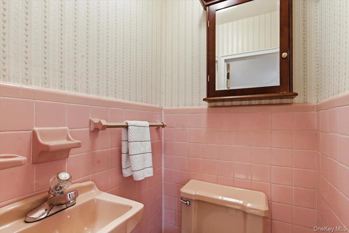 228 W 260th Street Property Photo 8