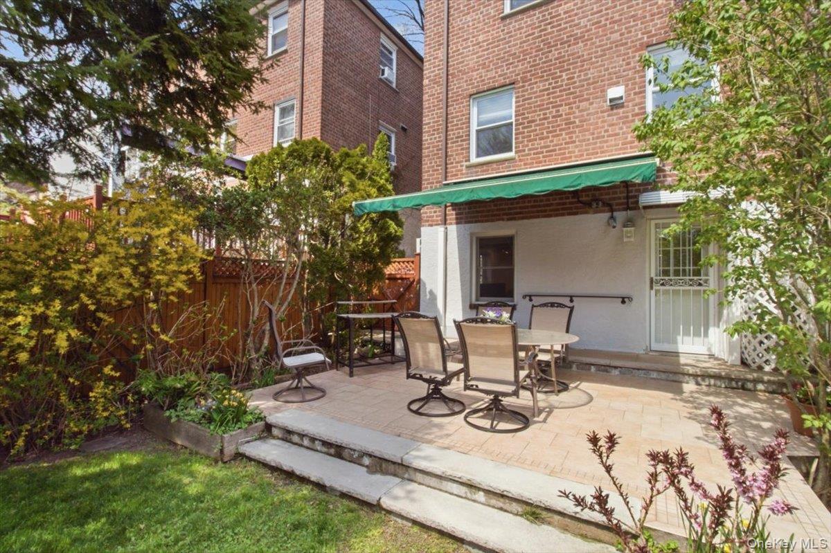 228 W 260th Street Property Photo 18