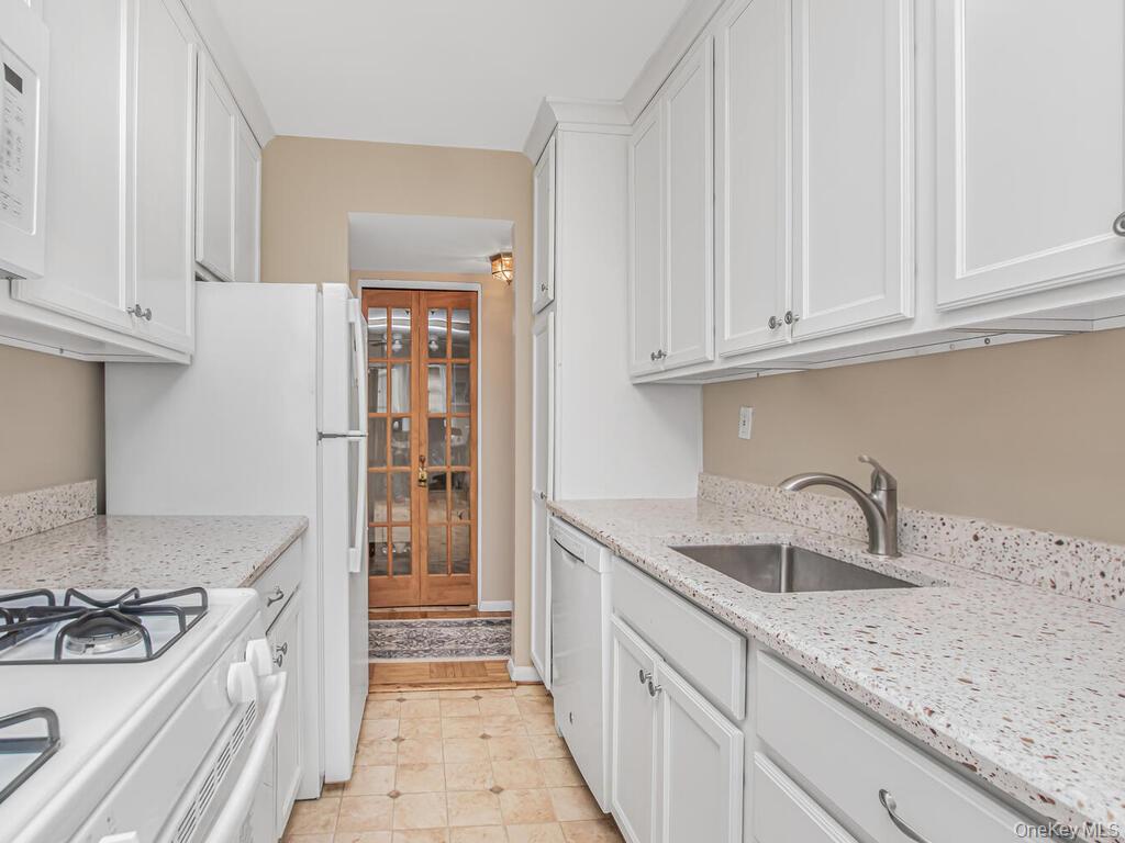 415 Gramatan Avenue 1c Property Photo 5