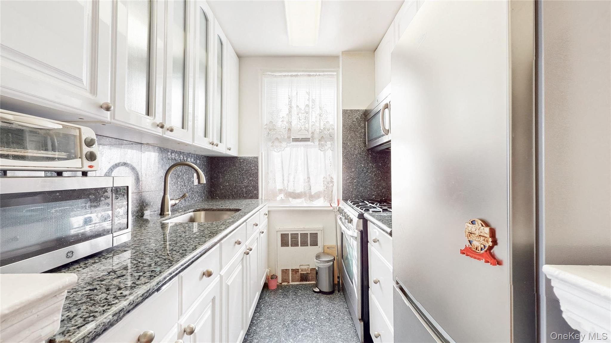 67-40 Booth Street 4o Property Photo 11