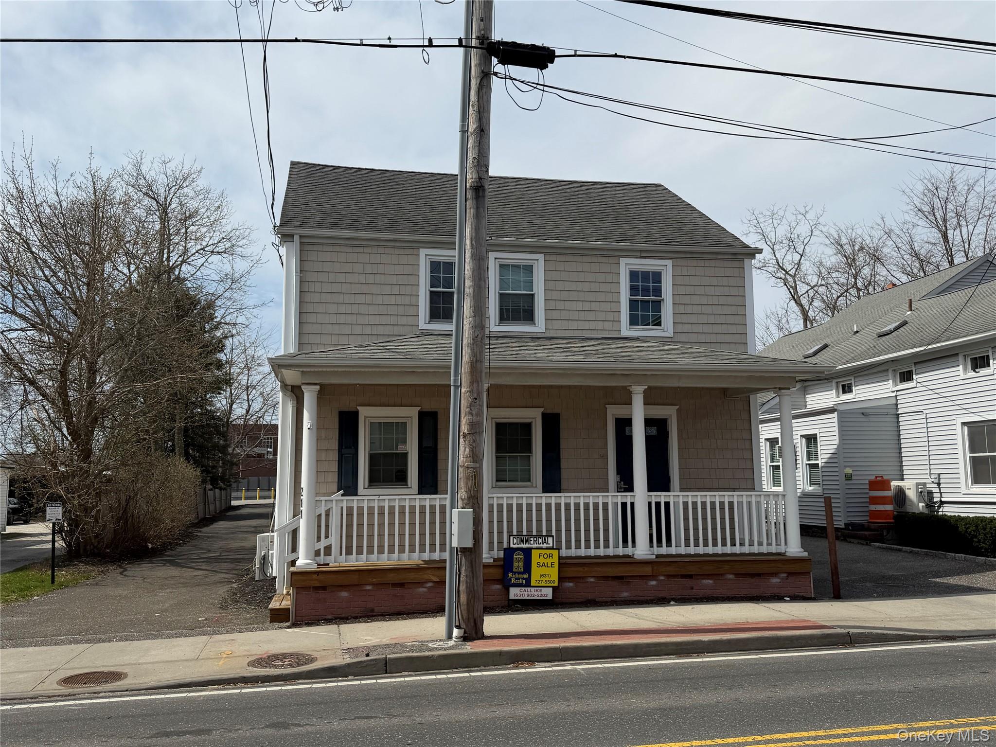 211 Roanoke Avenue Property Photo 1