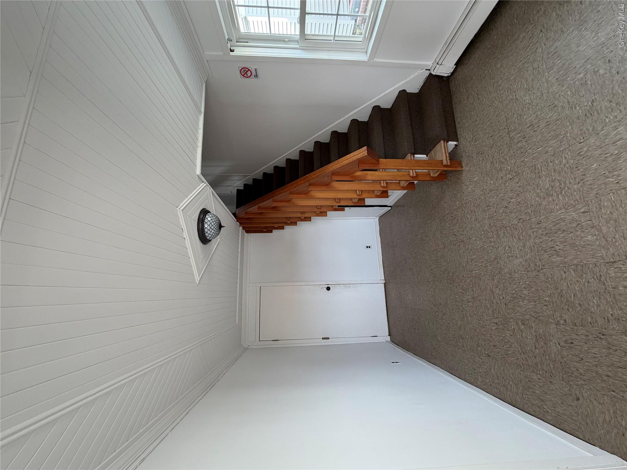 211 Roanoke Avenue Property Photo 7