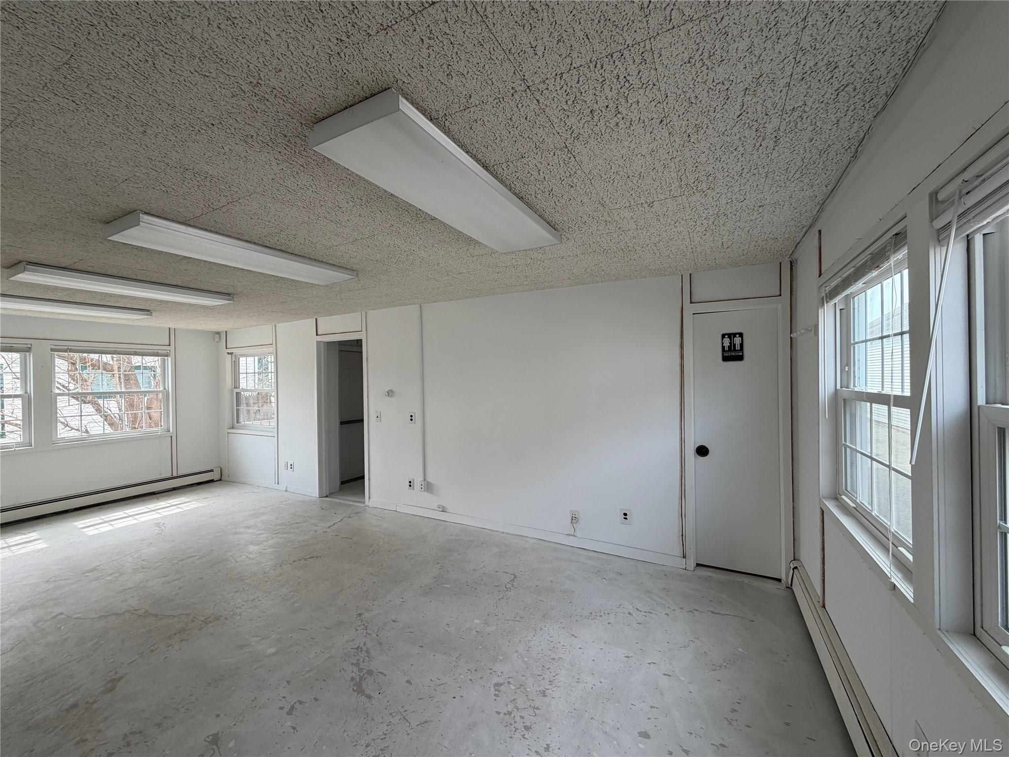 211 Roanoke Avenue Property Photo 8