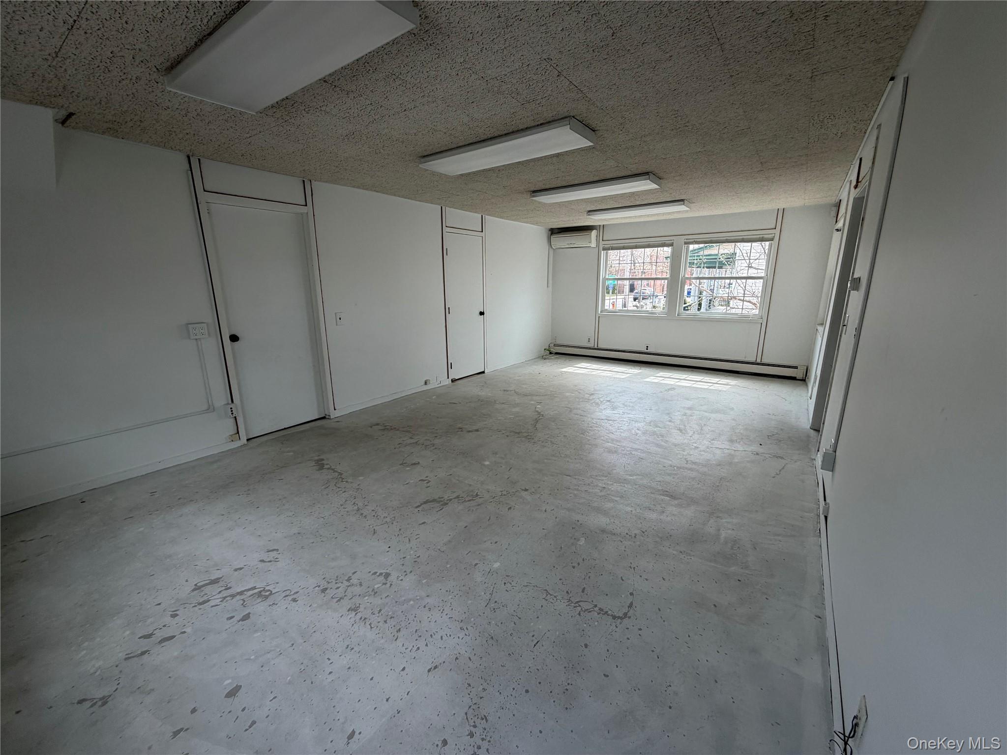 211 Roanoke Avenue Property Photo 9