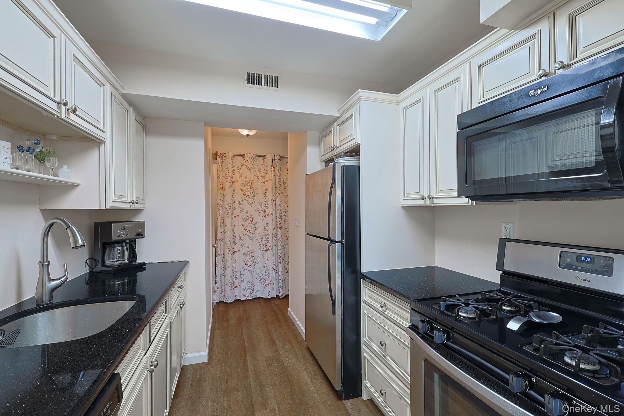 2820 Whispering Hills Property Photo 6
