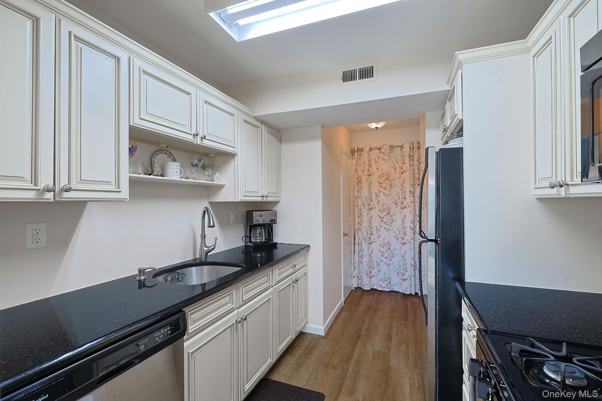 2820 Whispering Hills Property Photo 7