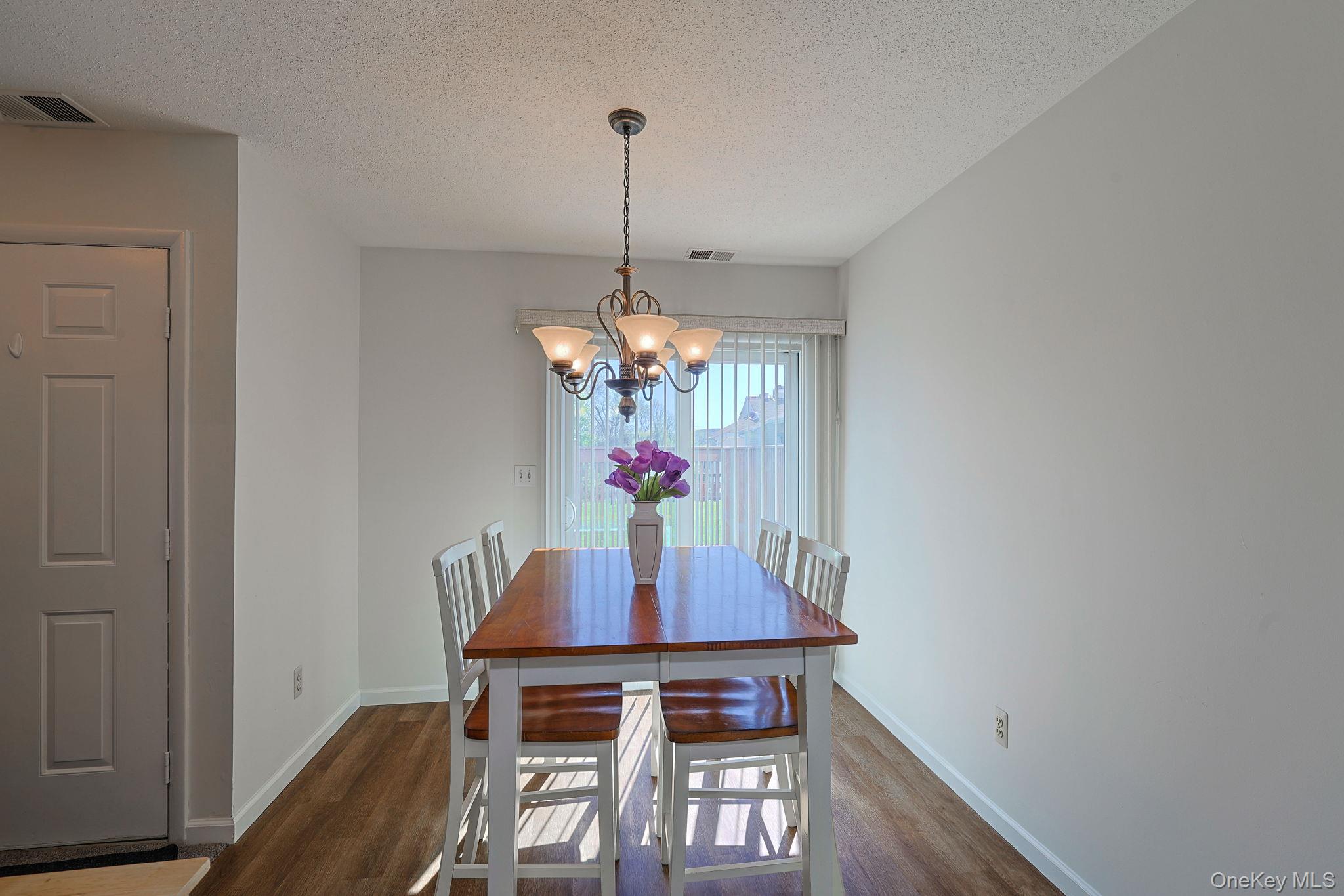 2820 Whispering Hills Property Photo 8