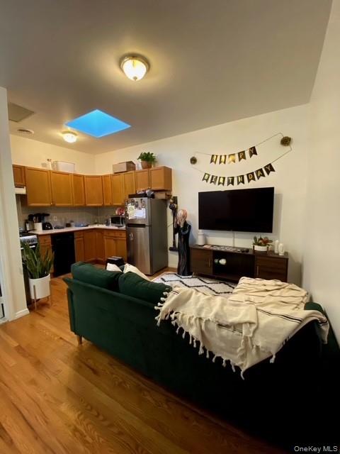 941 Manhattan Avenue Property Photo 5
