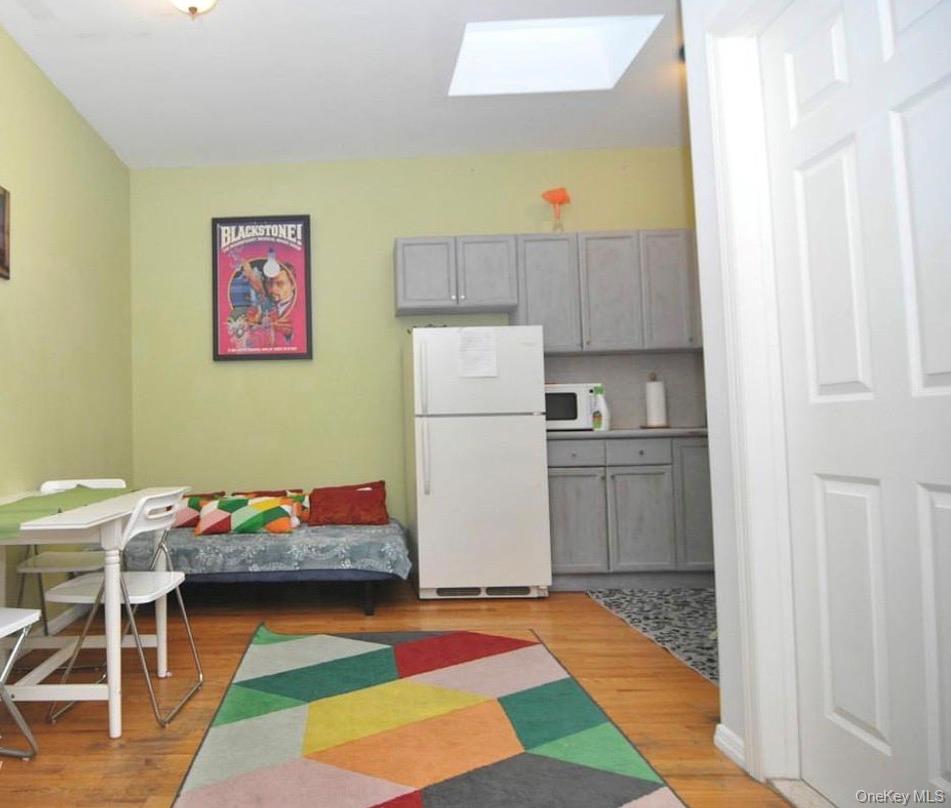 941 Manhattan Avenue Property Photo 10
