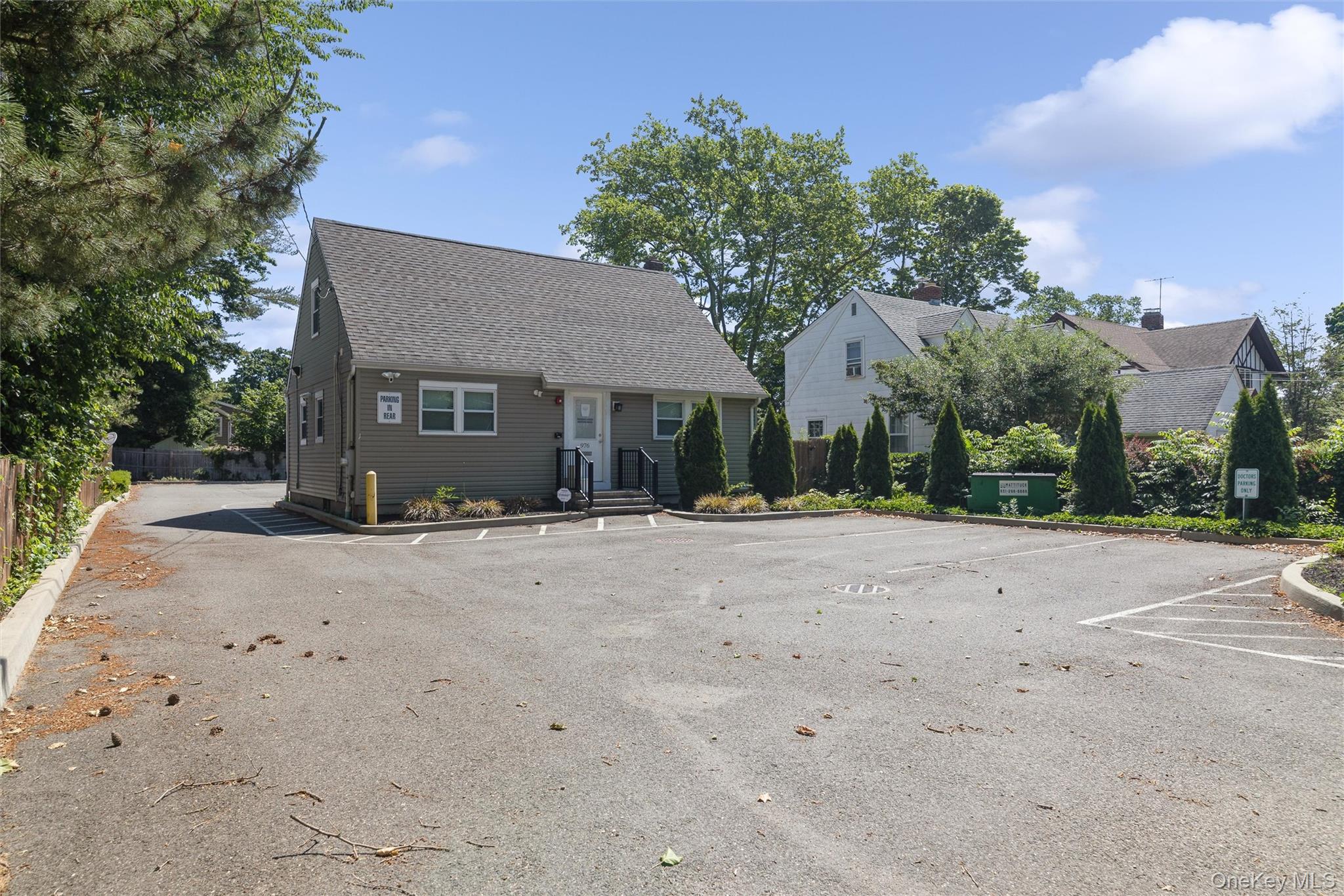 976 Roanoke Avenue Property Photo 2