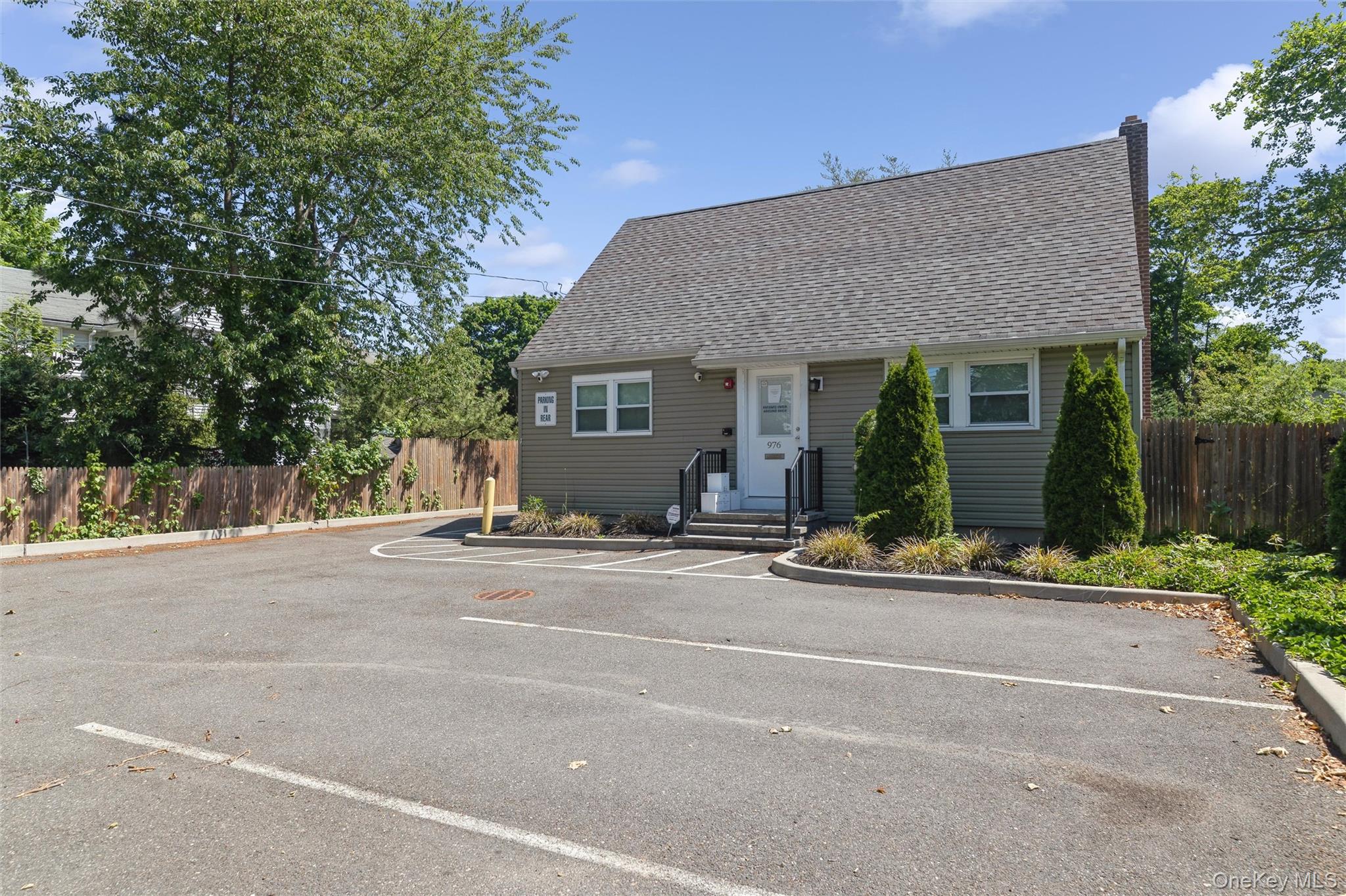 976 Roanoke Avenue Property Photo 3