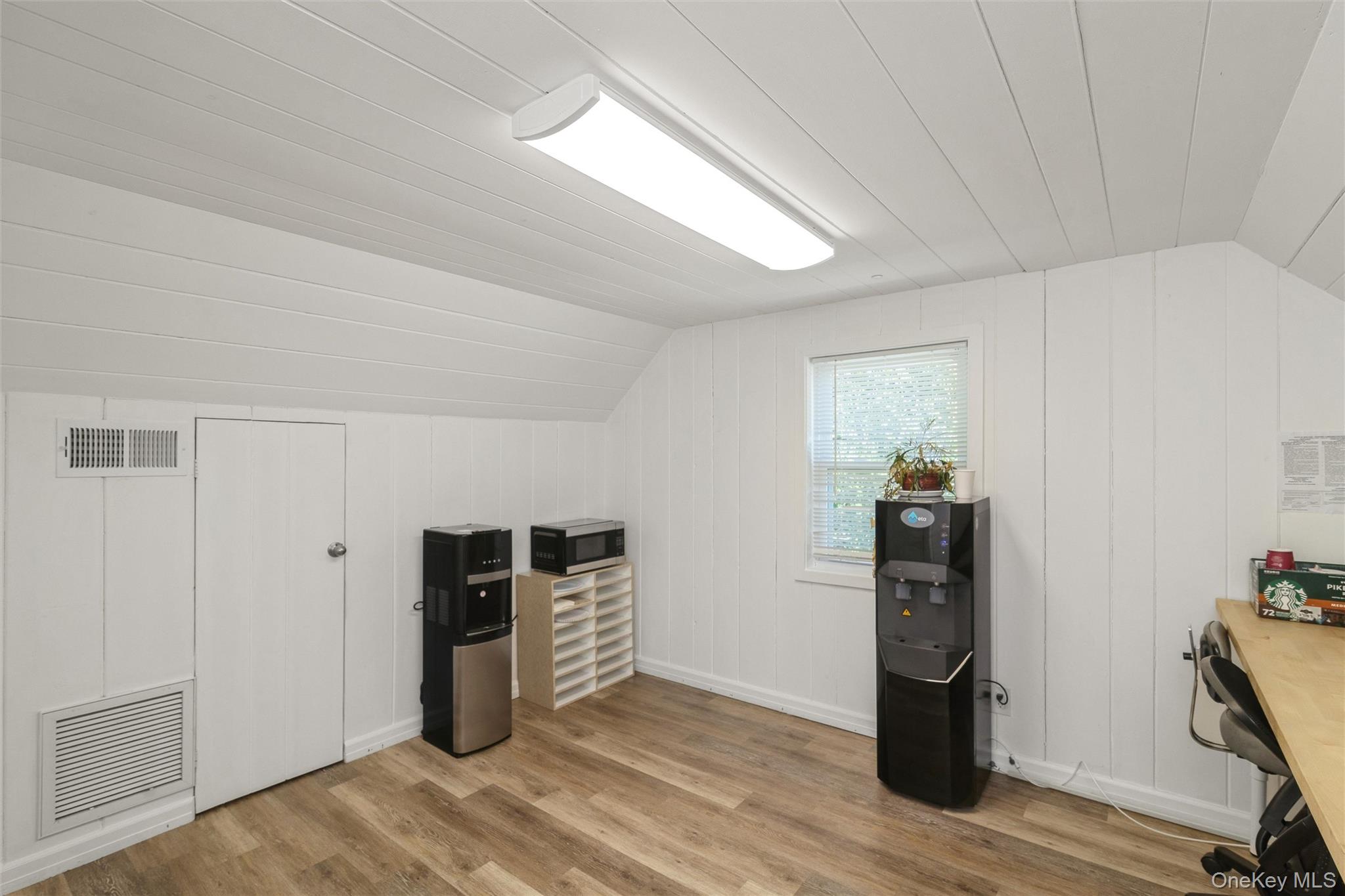 976 Roanoke Avenue Property Photo 27