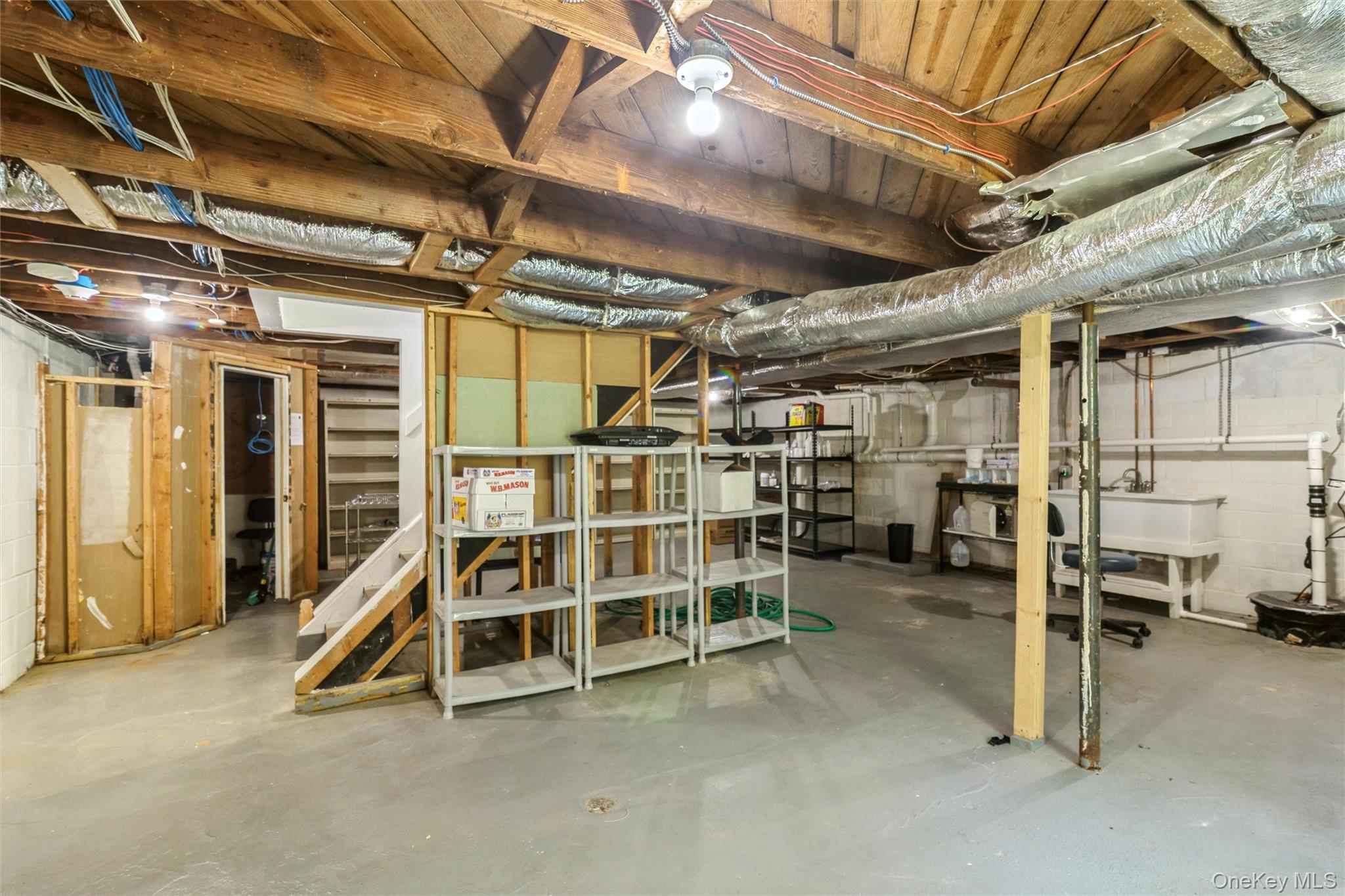 976 Roanoke Avenue Property Photo 36