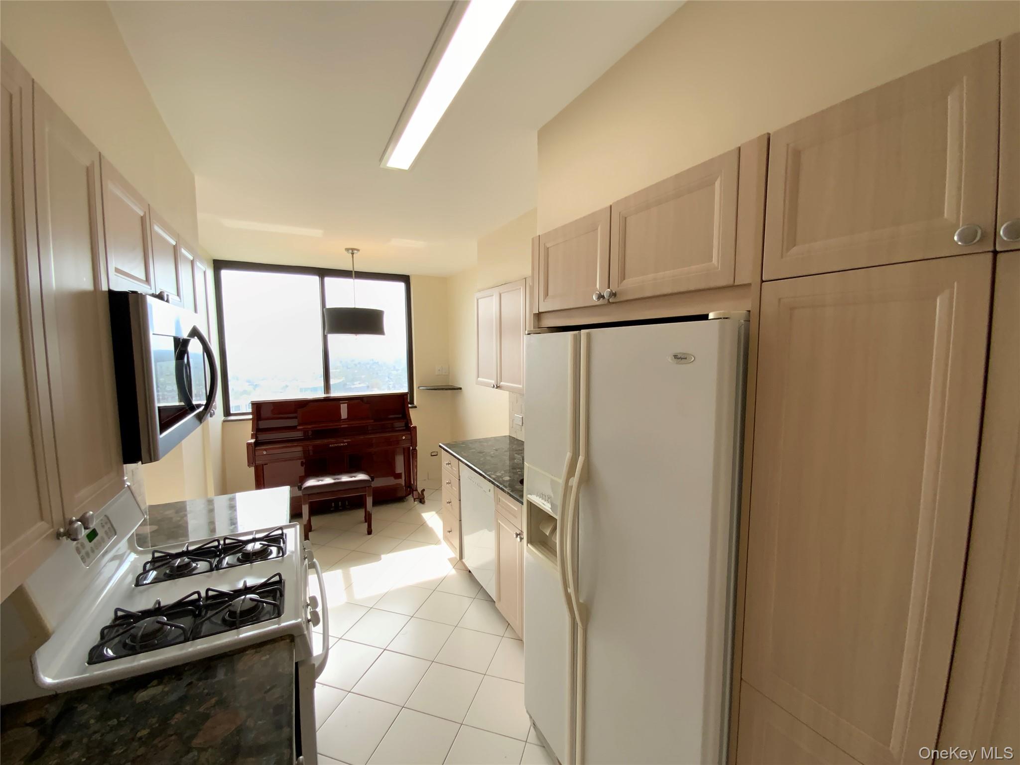 27110 Grand Central Parkway 24w Property Photo 6