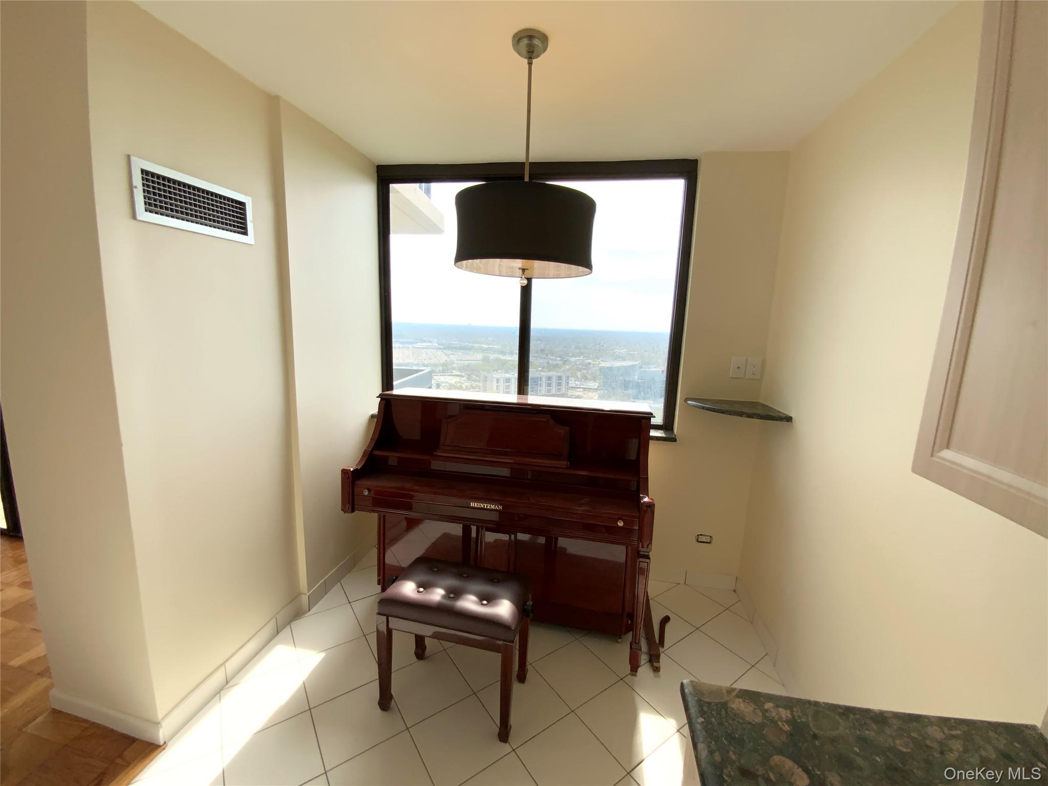27110 Grand Central Parkway 24w Property Photo 9