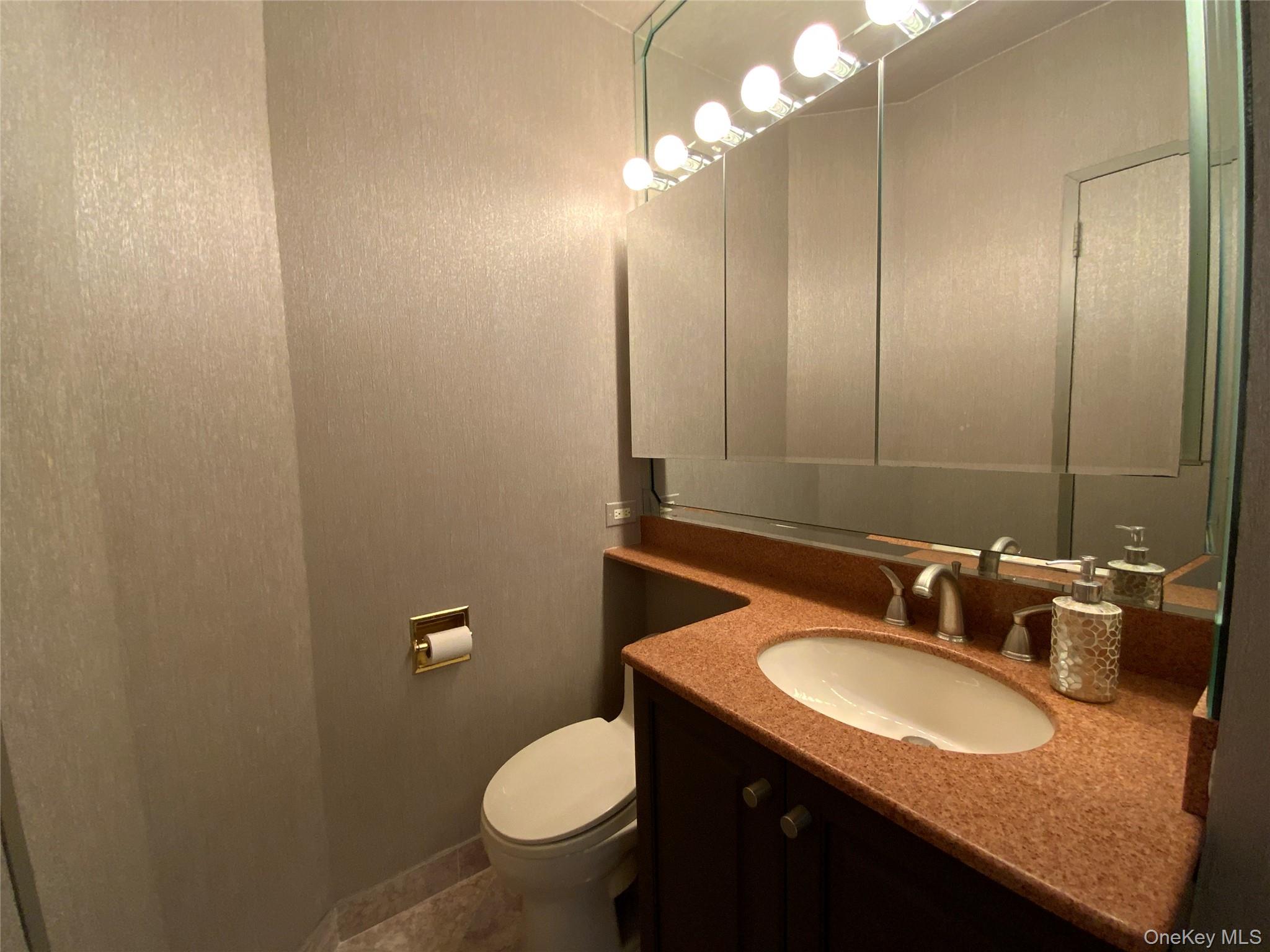 27110 Grand Central Parkway 24w Property Photo 11