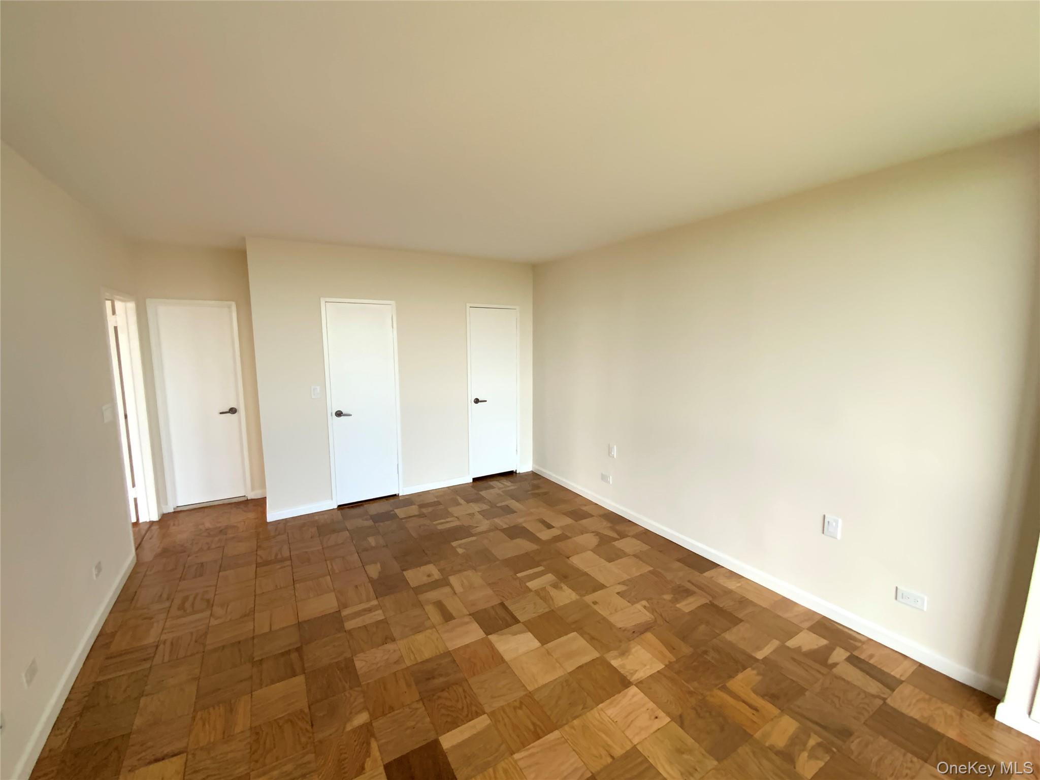 27110 Grand Central Parkway 24w Property Photo 13