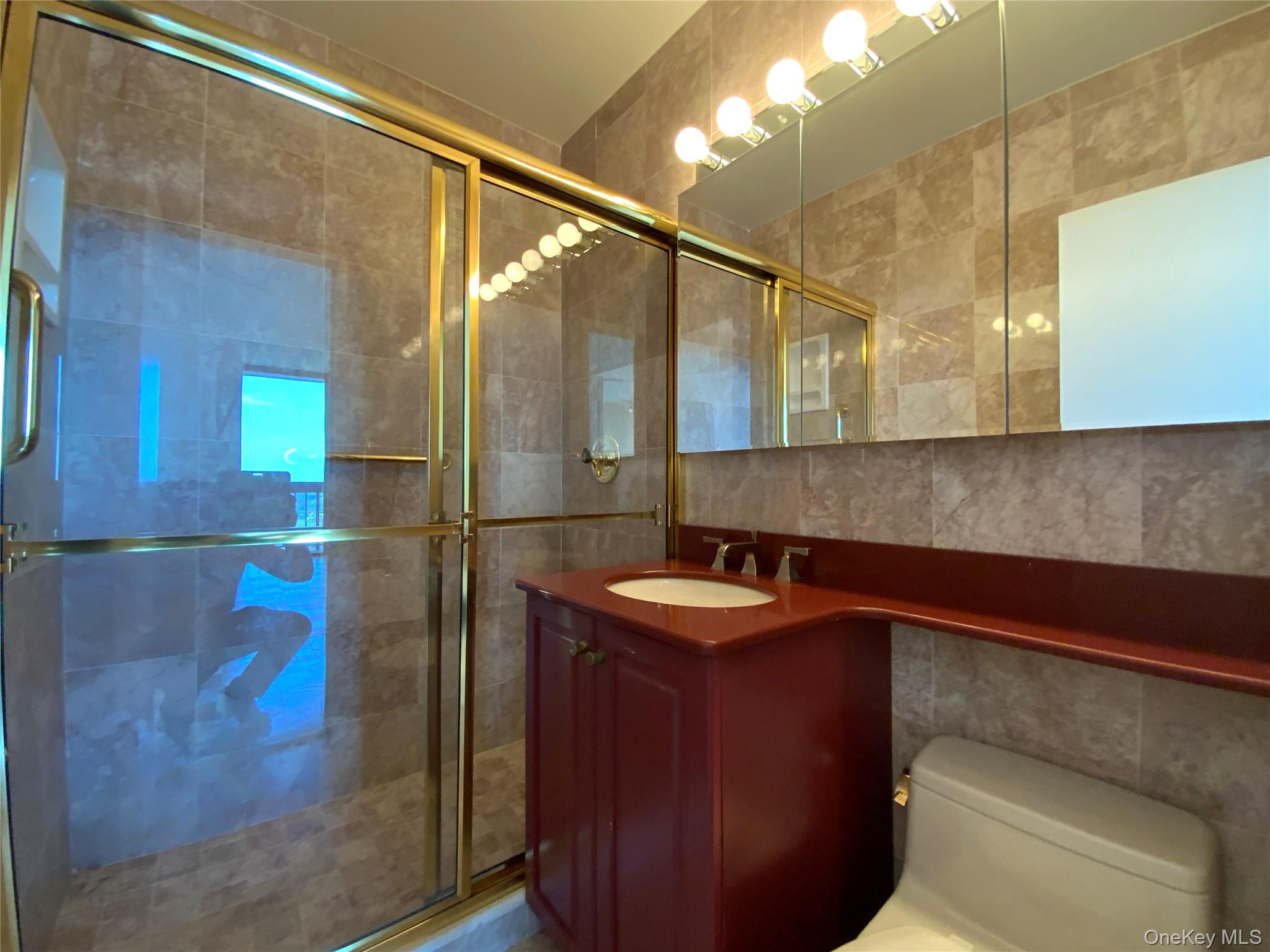 27110 Grand Central Parkway 24w Property Photo 15