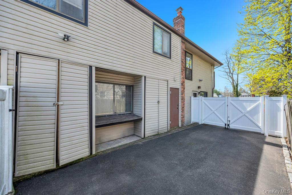 41 Oakley Avenue Property Photo 5