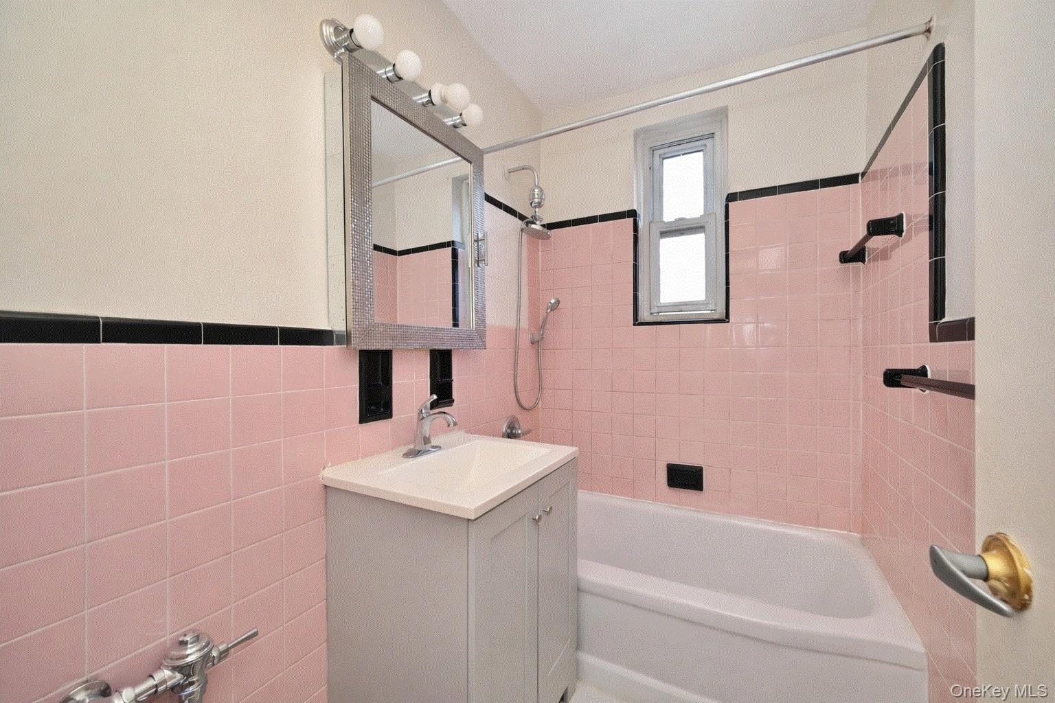 33-25 90 Street 5d Property Photo 12