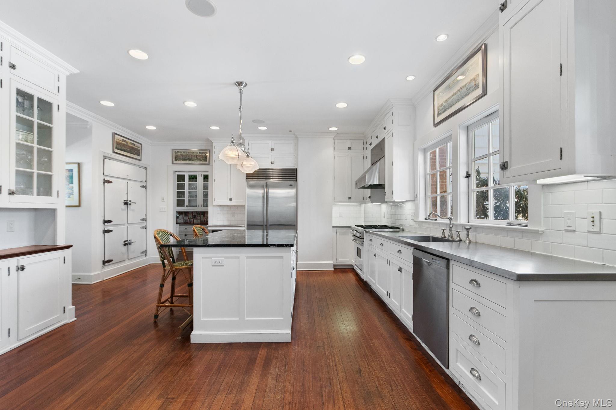 36 Revolutionary Road Property Photo 6