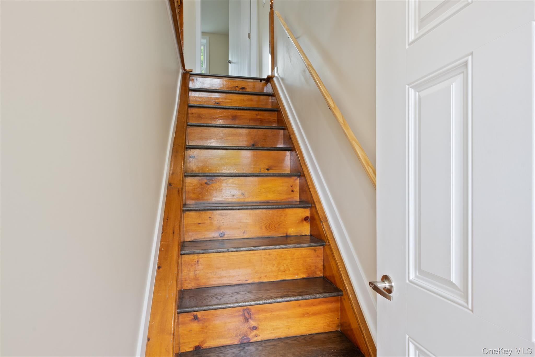 7 Ash Street Property Photo 2