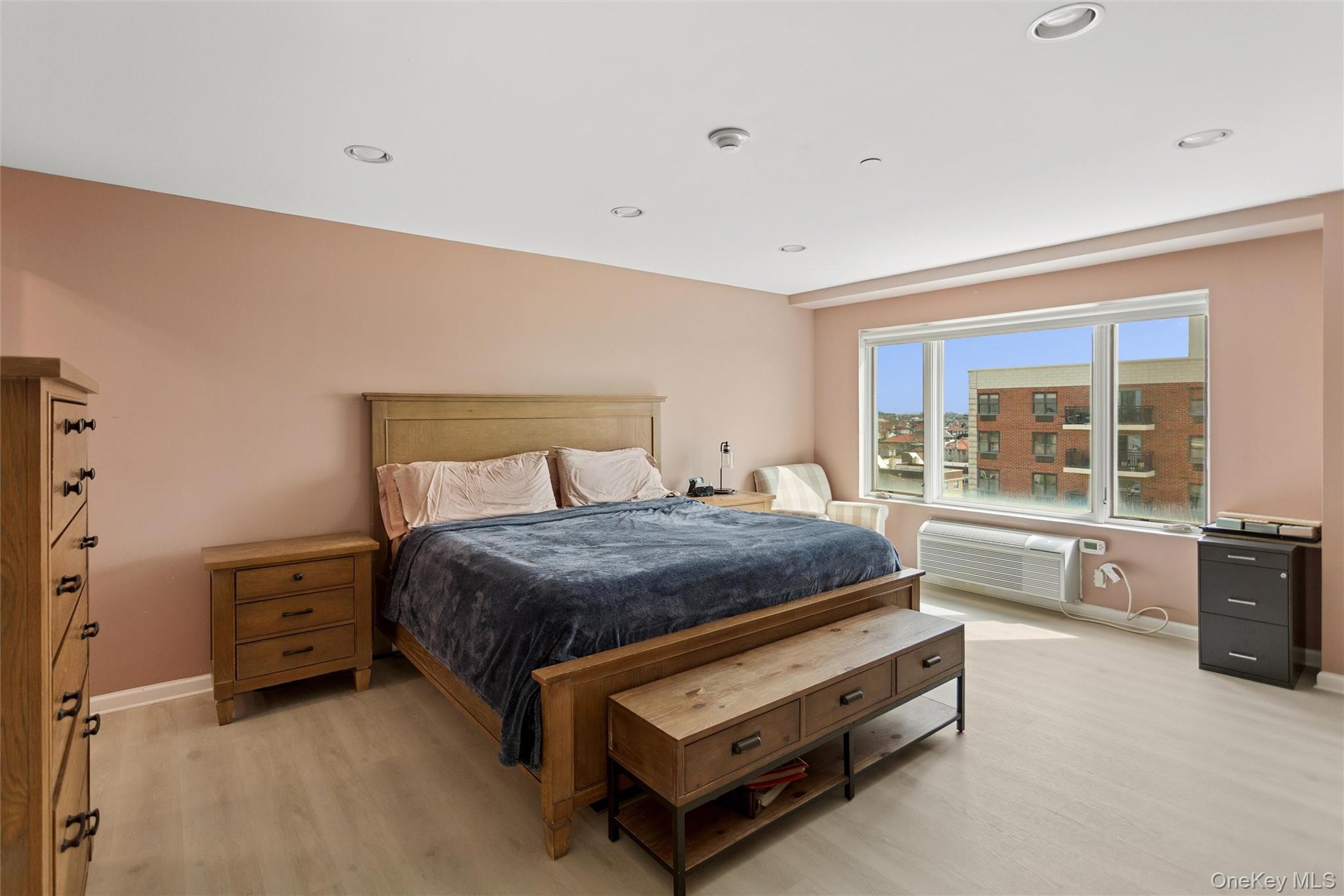 260 W Broadway 7a Property Photo 17
