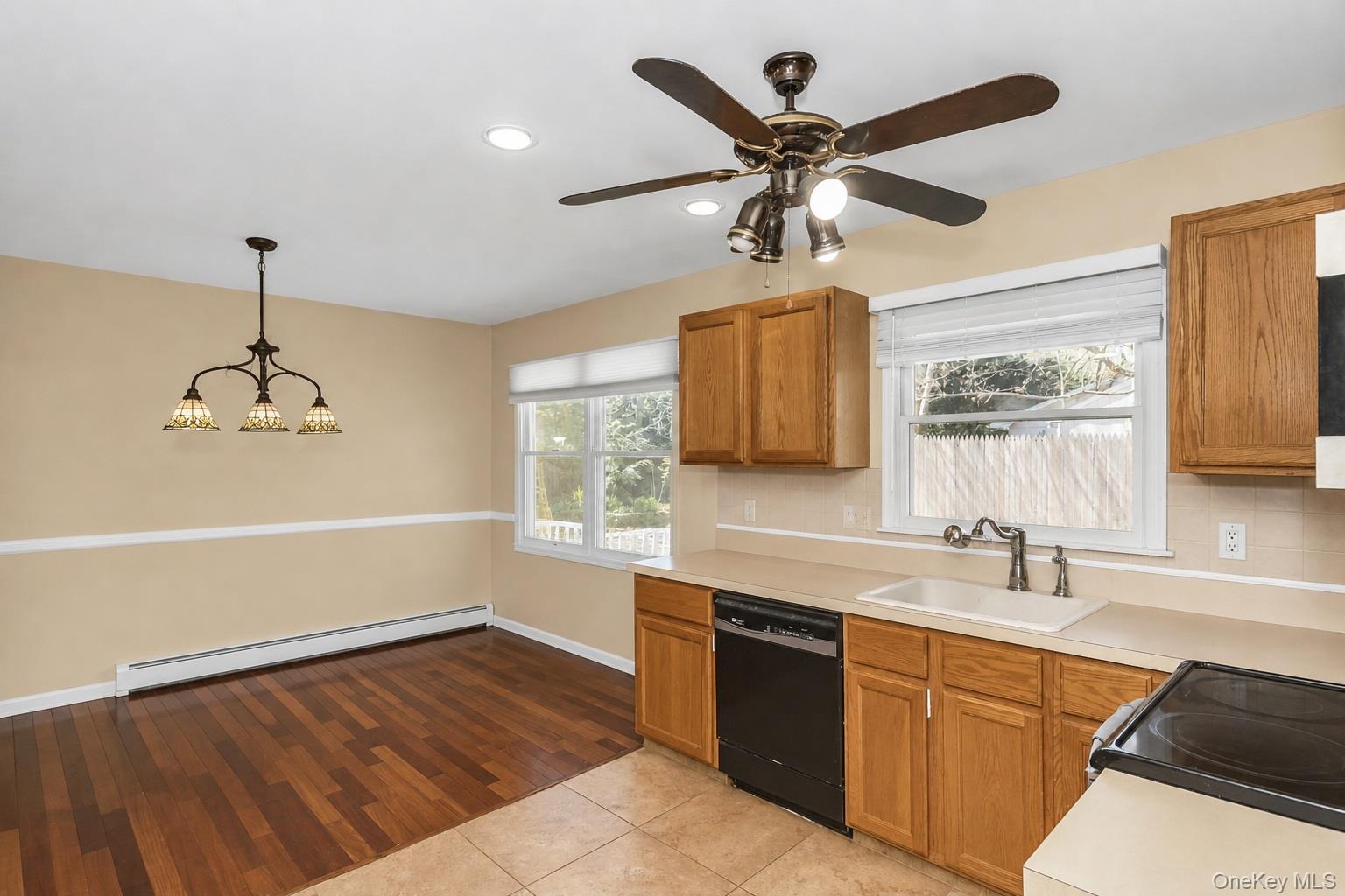 38 Memorial Boulevard Property Photo 6