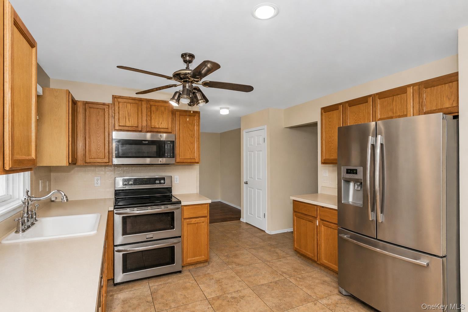 38 Memorial Boulevard Property Photo 7