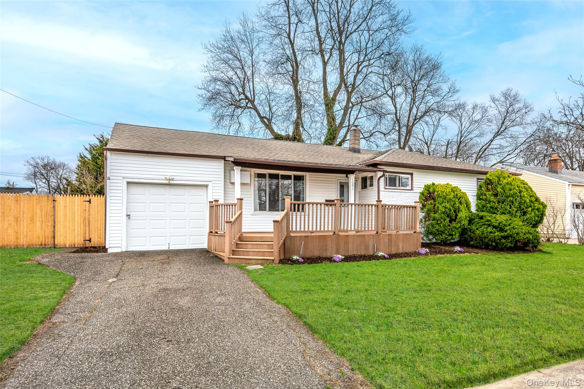 1091 Gardiner Drive Property Photo 1