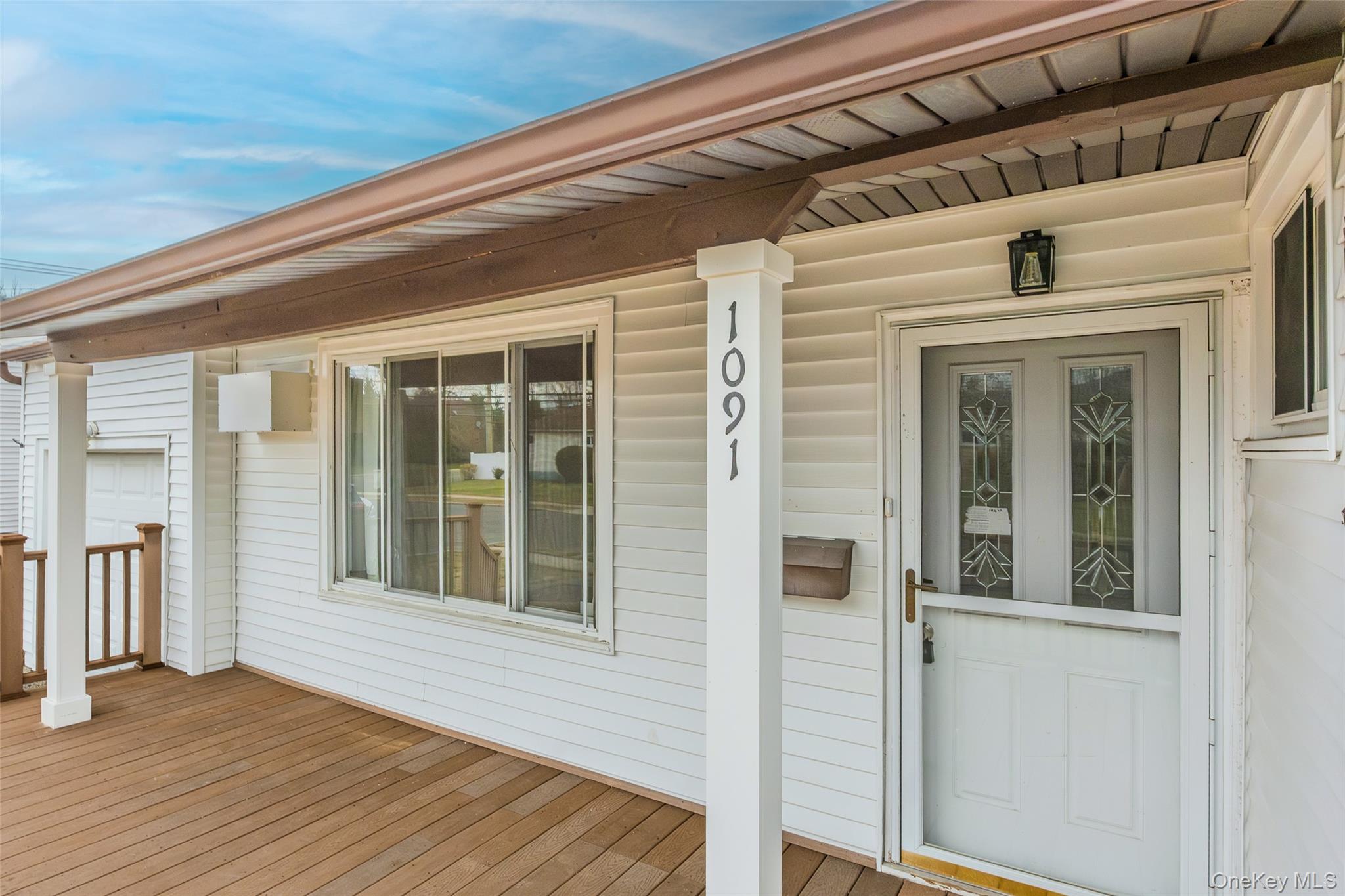 1091 Gardiner Drive Property Photo 2