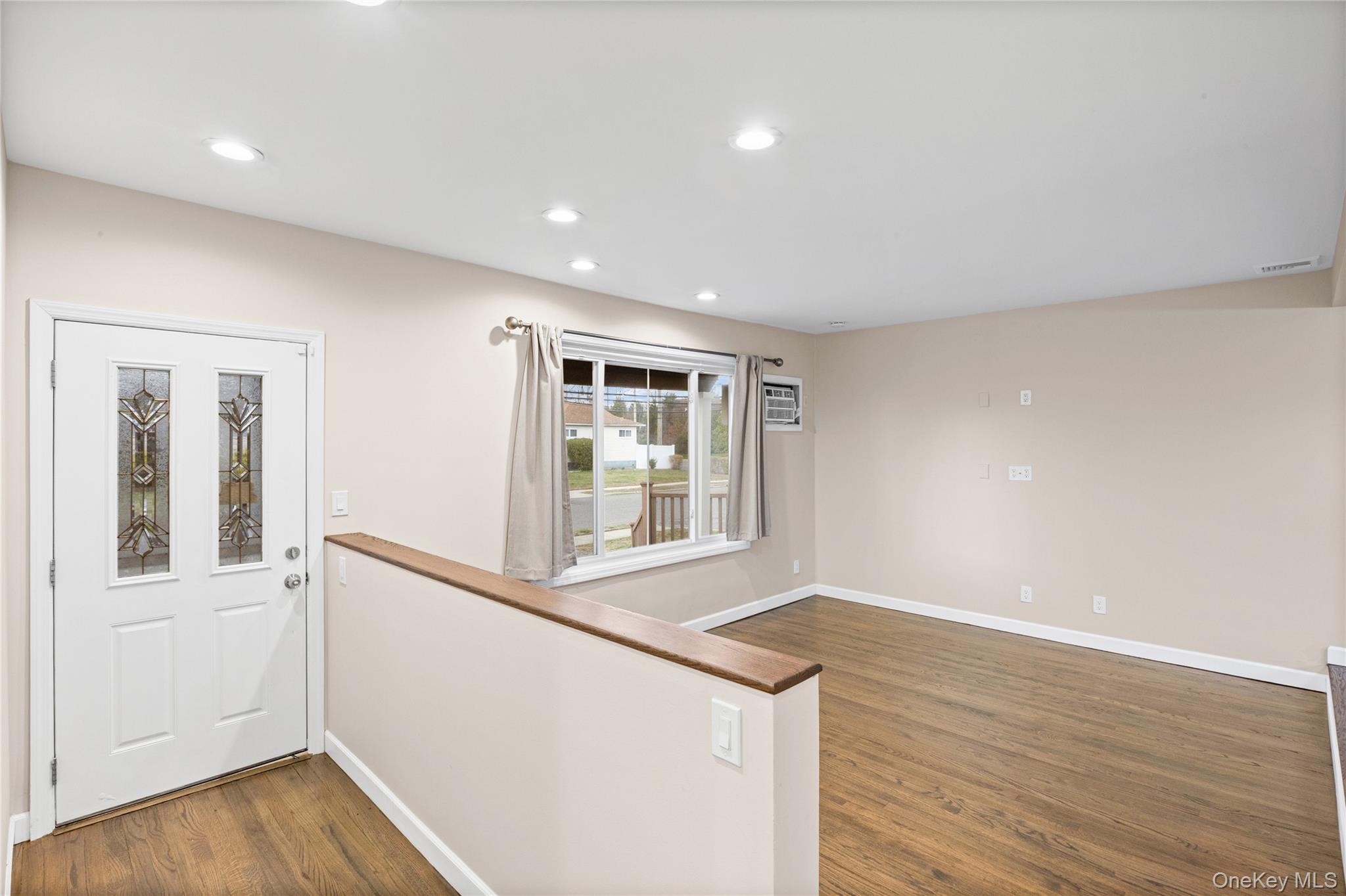 1091 Gardiner Drive Property Photo 3