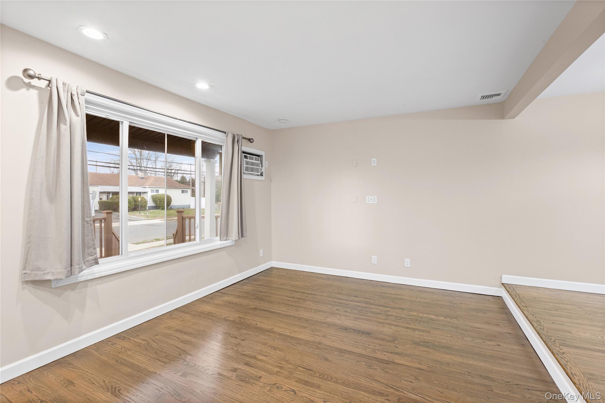 1091 Gardiner Drive Property Photo 4