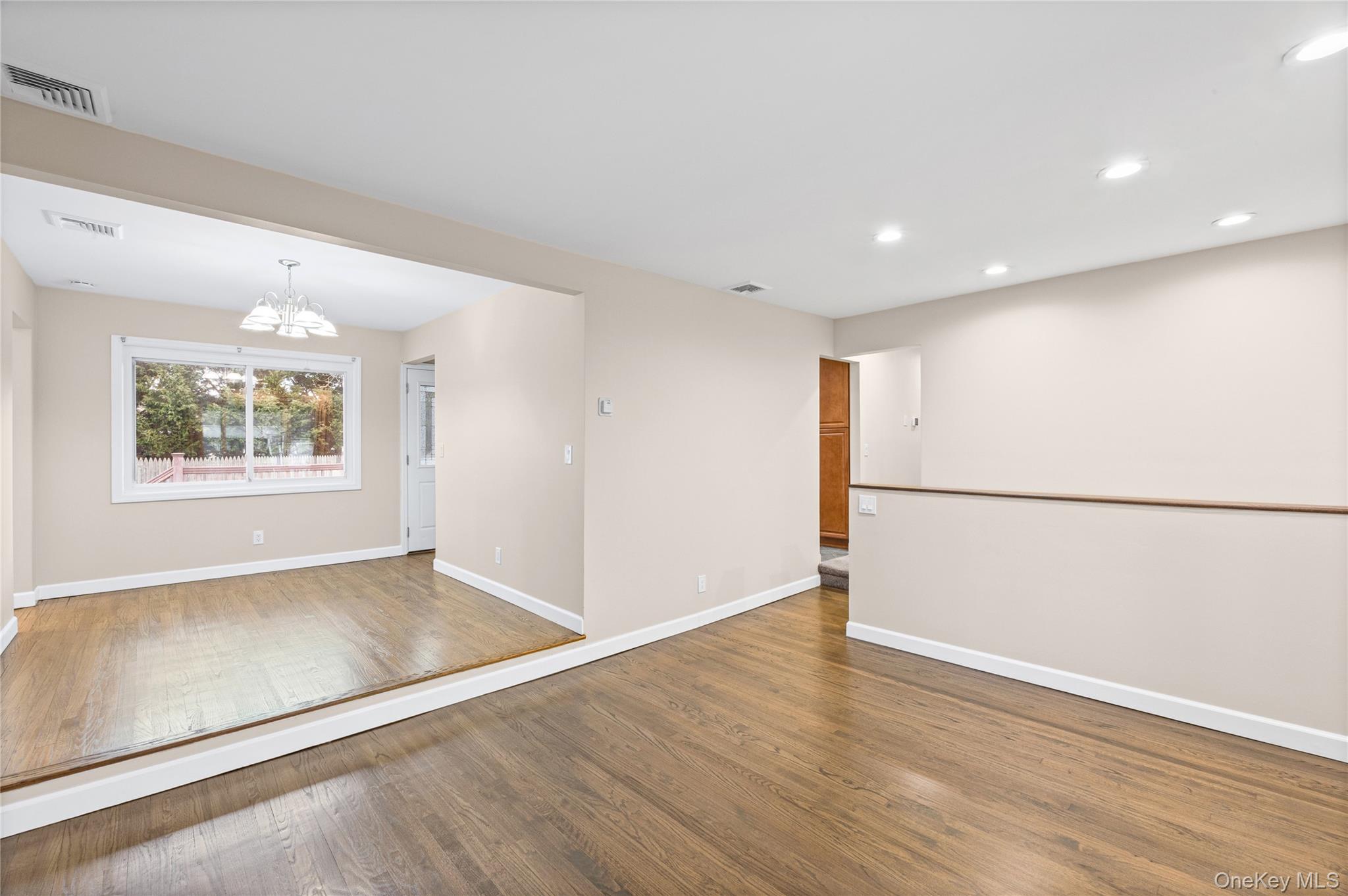 1091 Gardiner Drive Property Photo 5