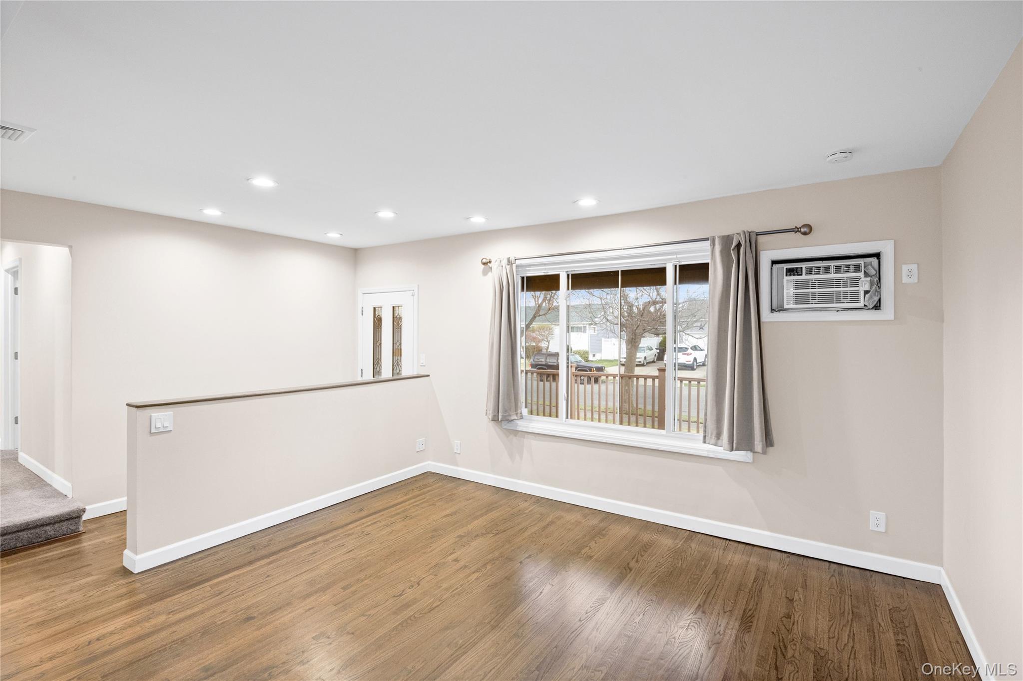 1091 Gardiner Drive Property Photo 6
