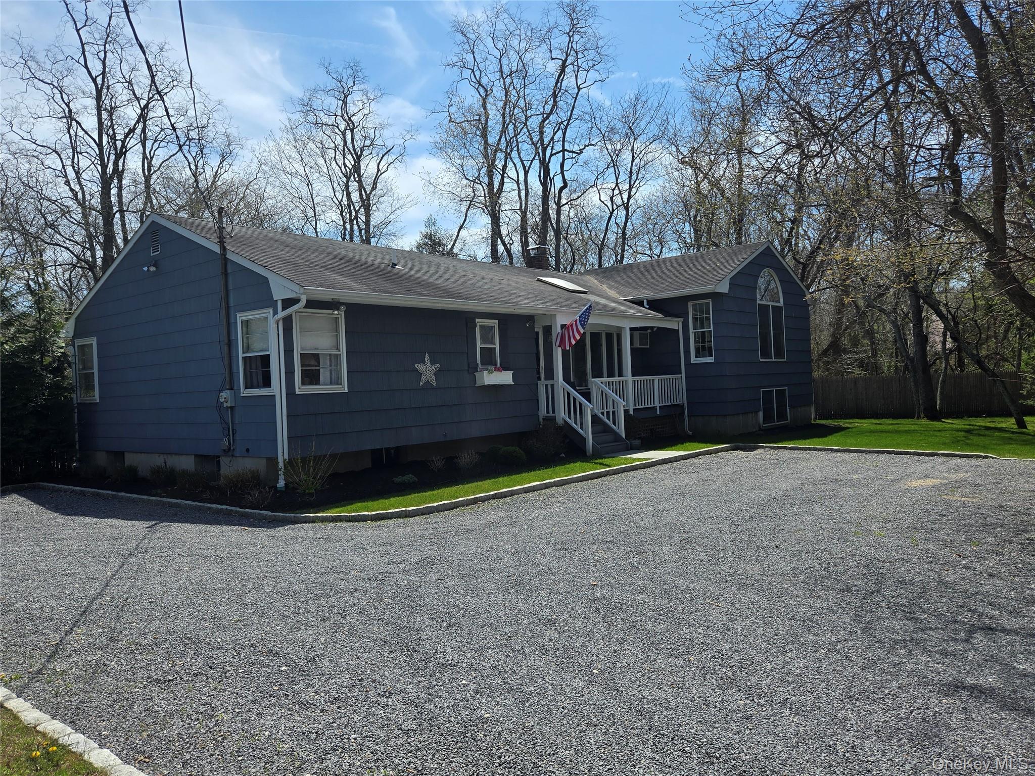 870 Noyack Road Property Photo 1