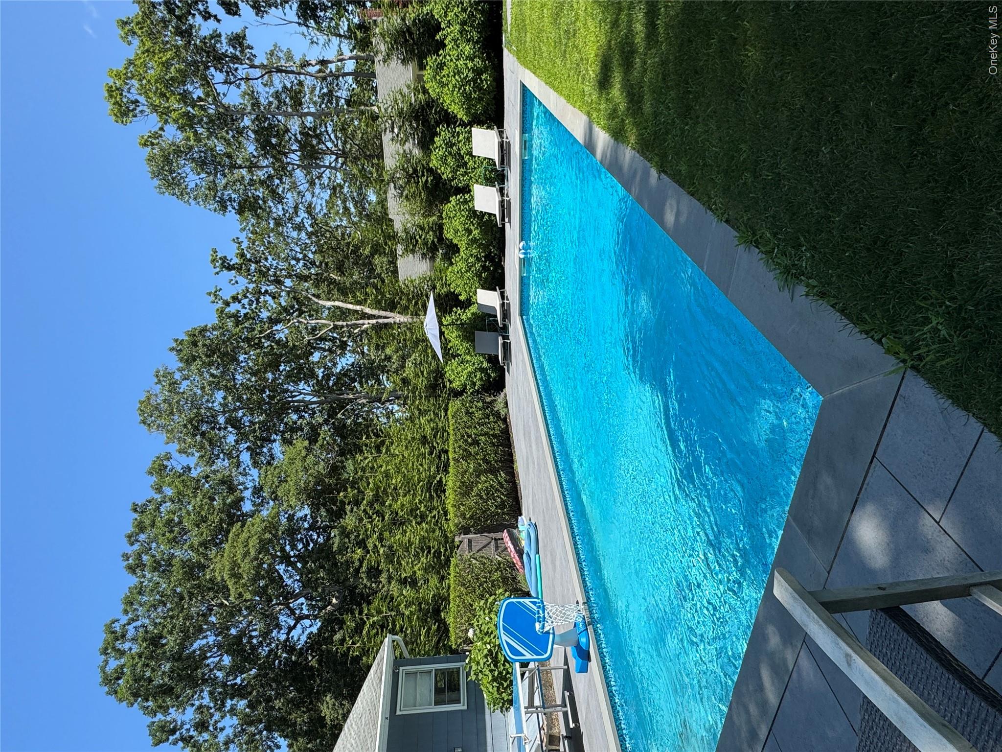 870 Noyack Road Property Photo 2