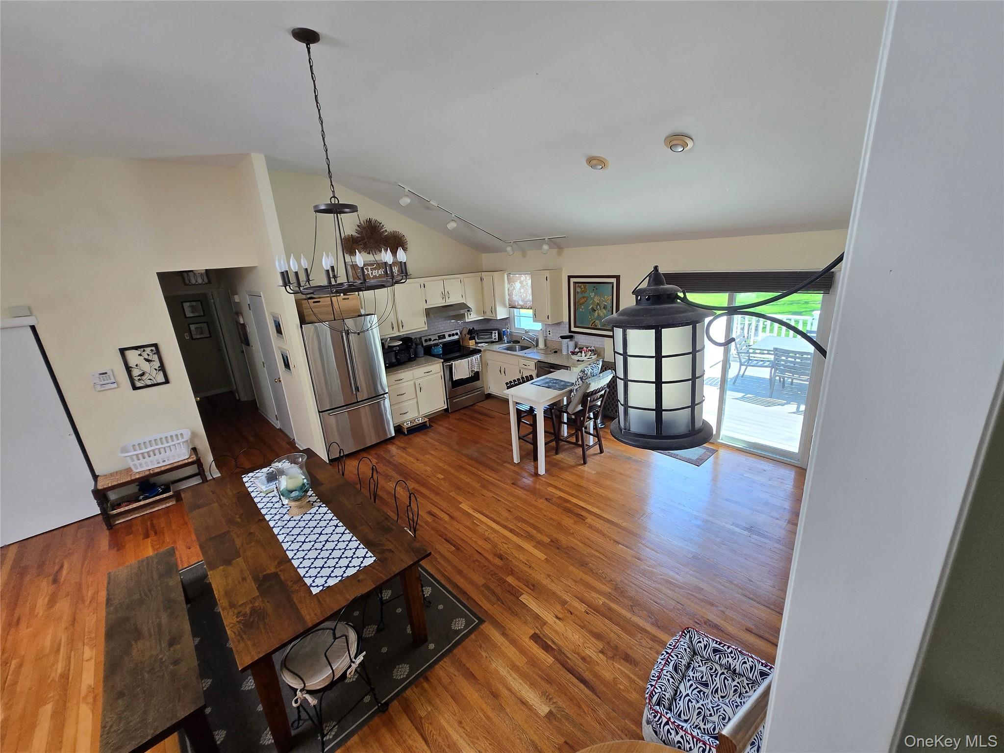 870 Noyack Road Property Photo 7