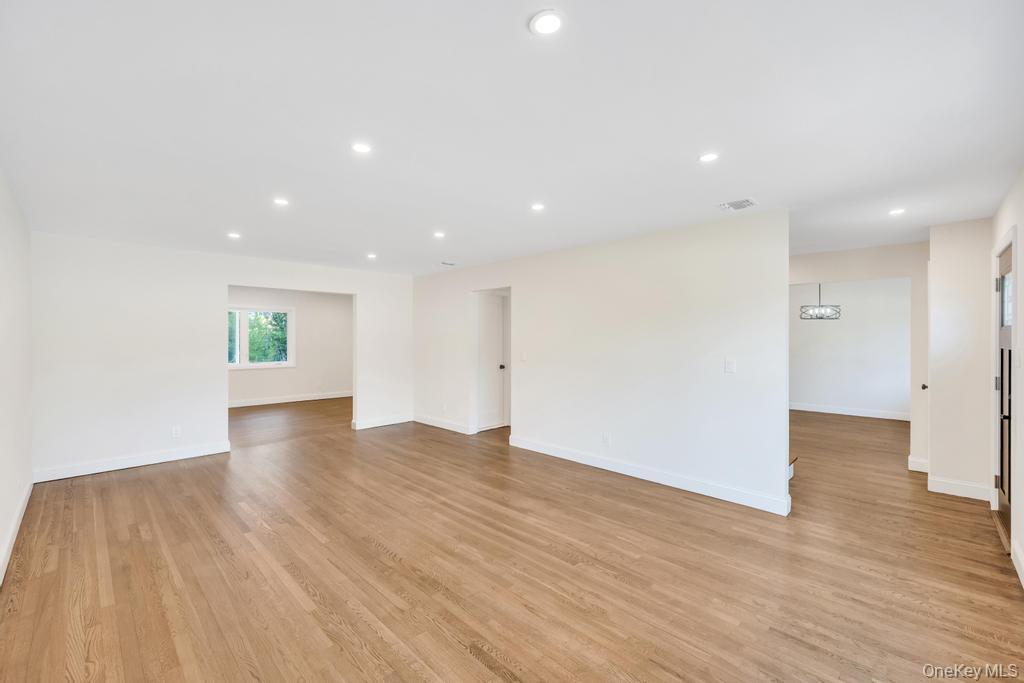 441 Roslyn Road Property Photo 14