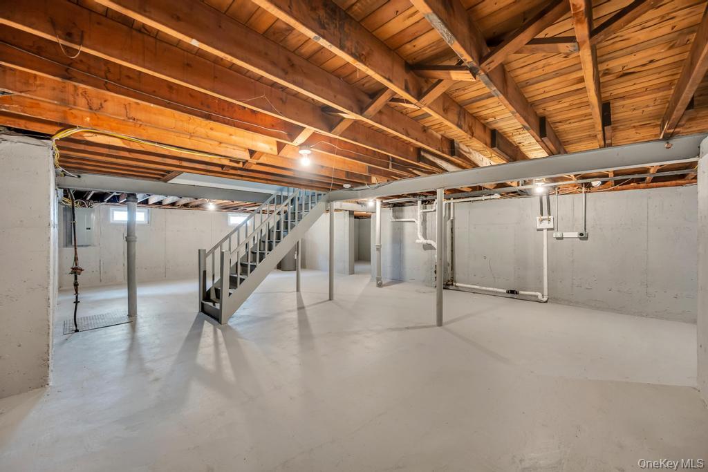 441 Roslyn Road Property Photo 42
