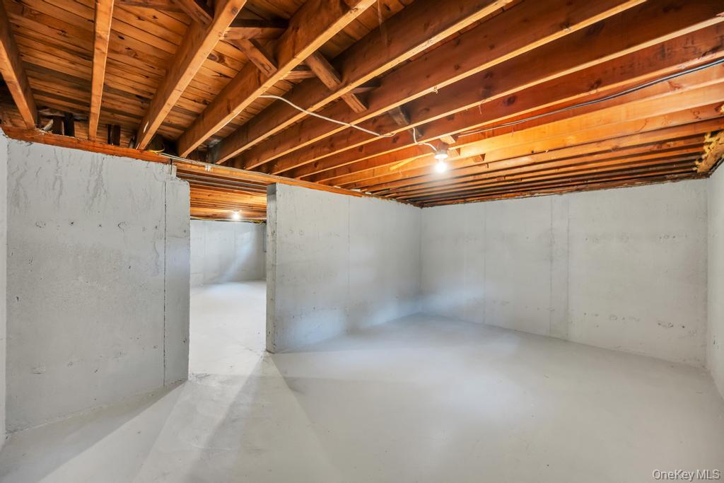 441 Roslyn Road Property Photo 45