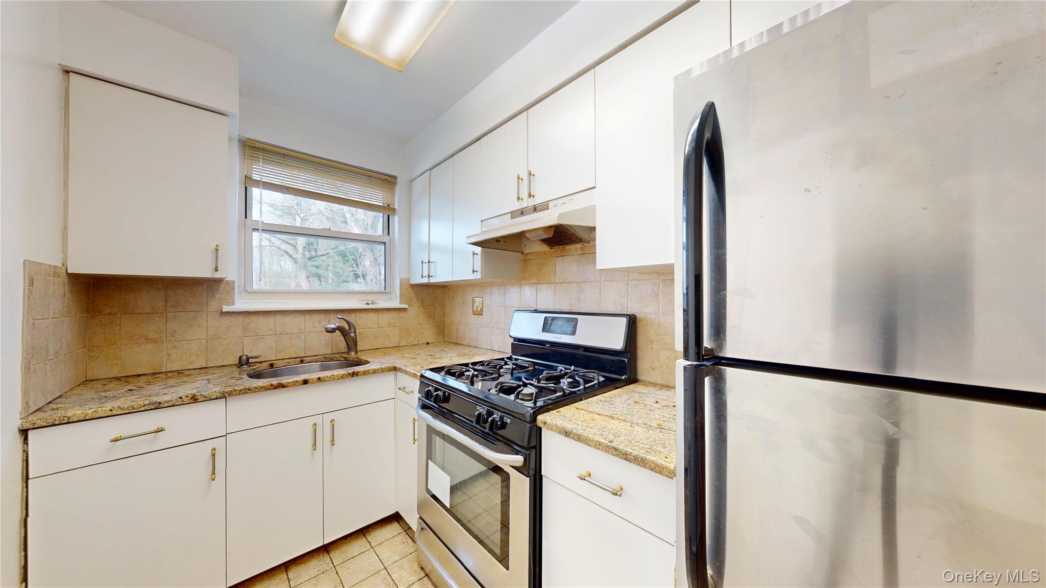 33 Edwards 1 B Property Photo 7