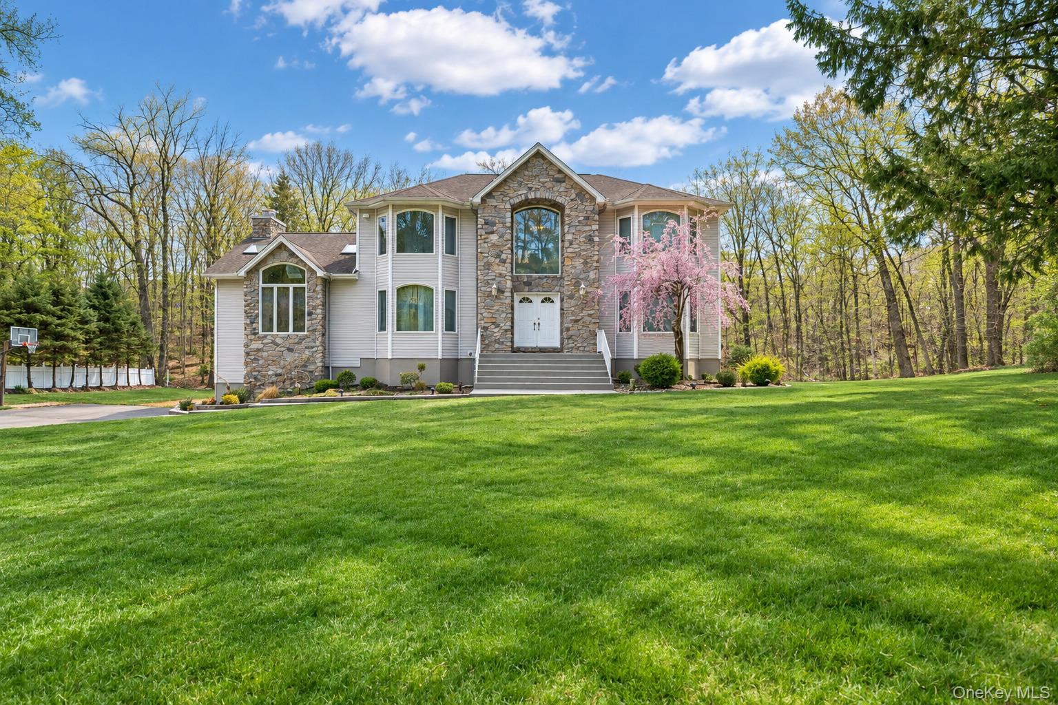 774 Haverstraw Road Property Photo 2